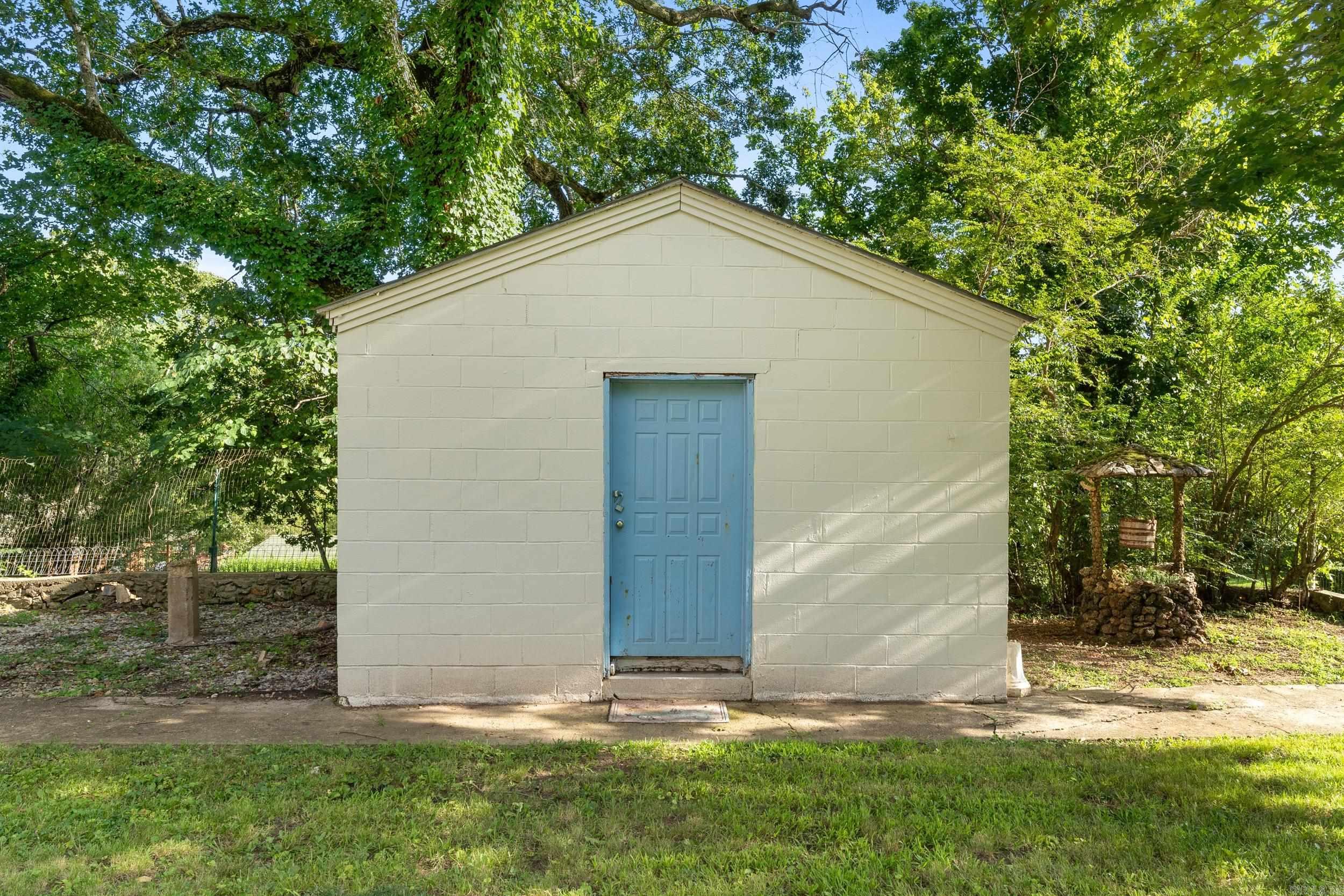 225 Blevins  Norfork, AR