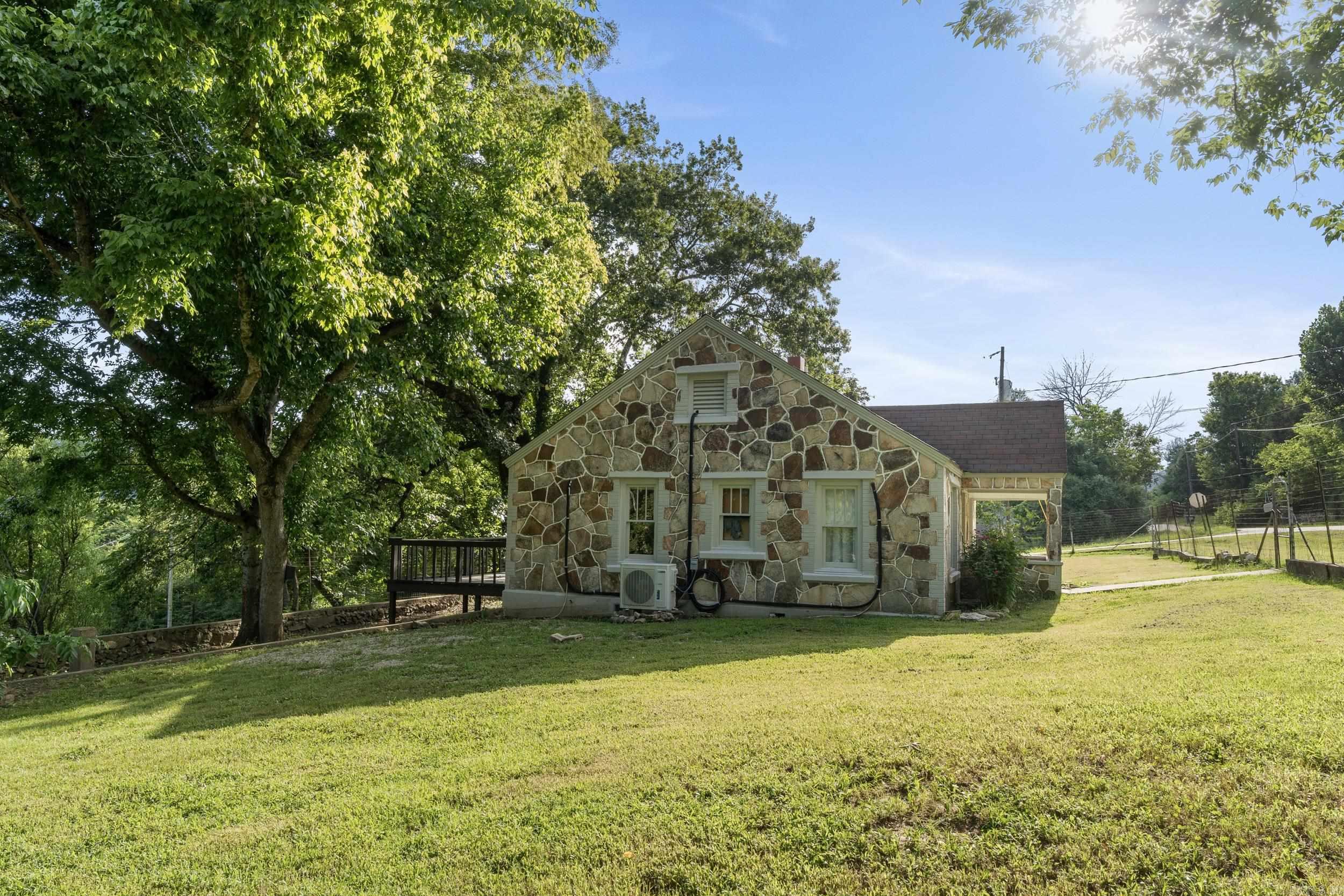 225 Blevins  Norfork, AR