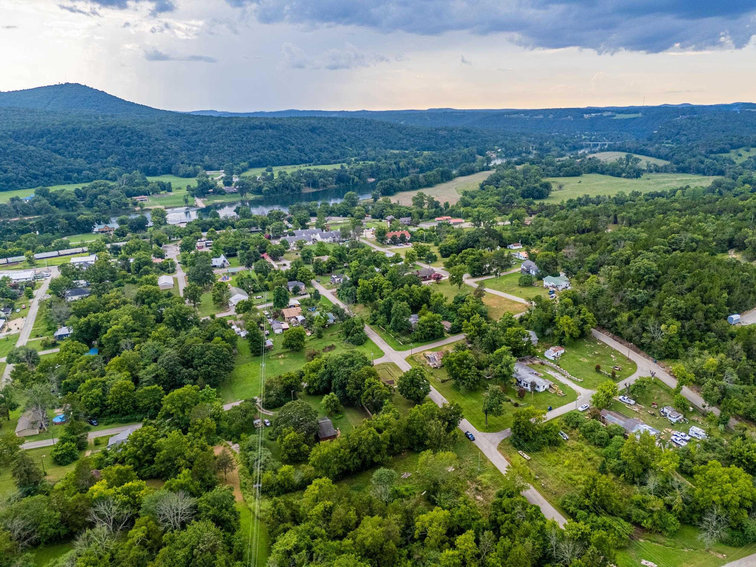 225 Blevins  Norfork, AR