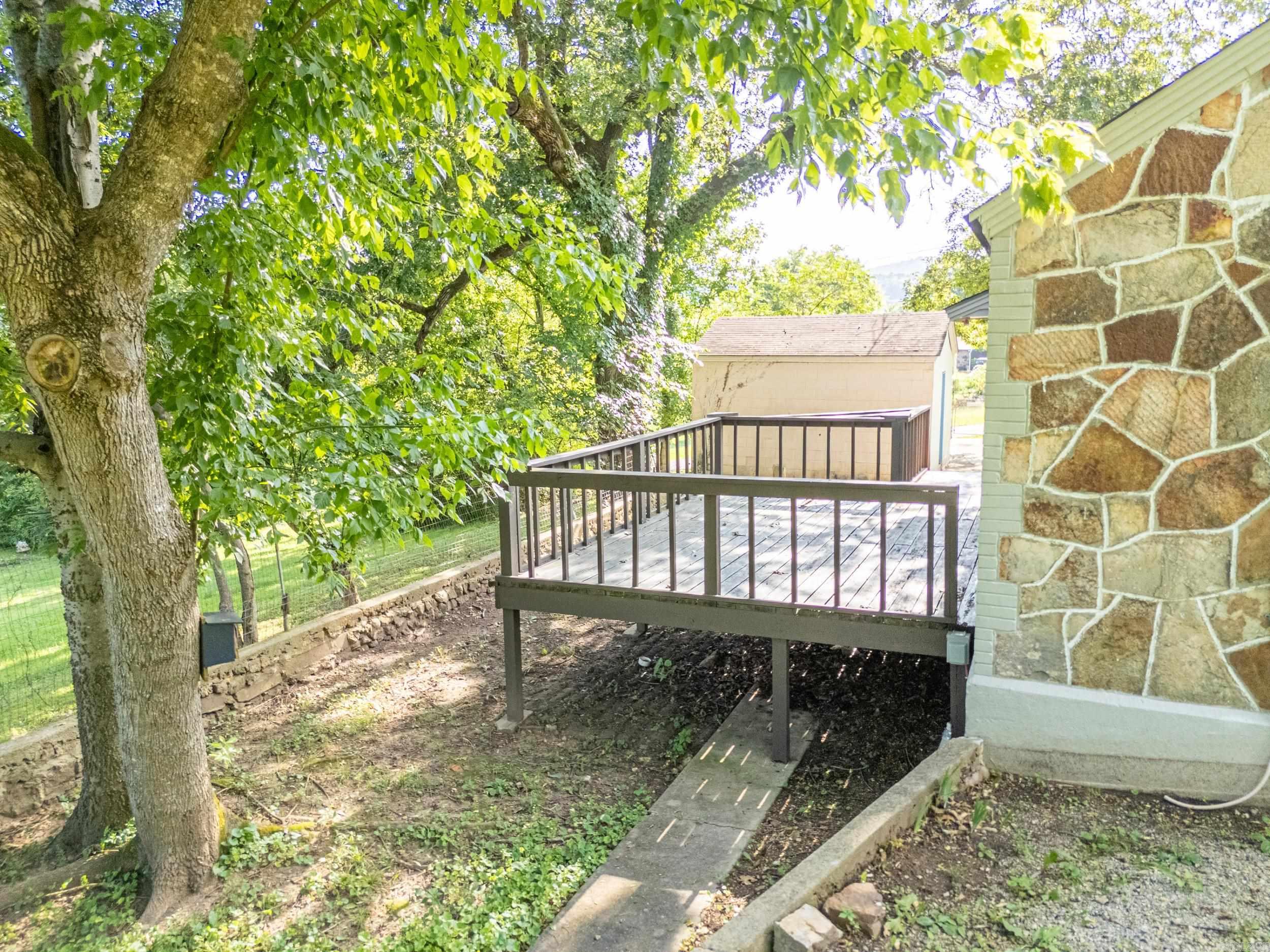 225 Blevins  Norfork, AR