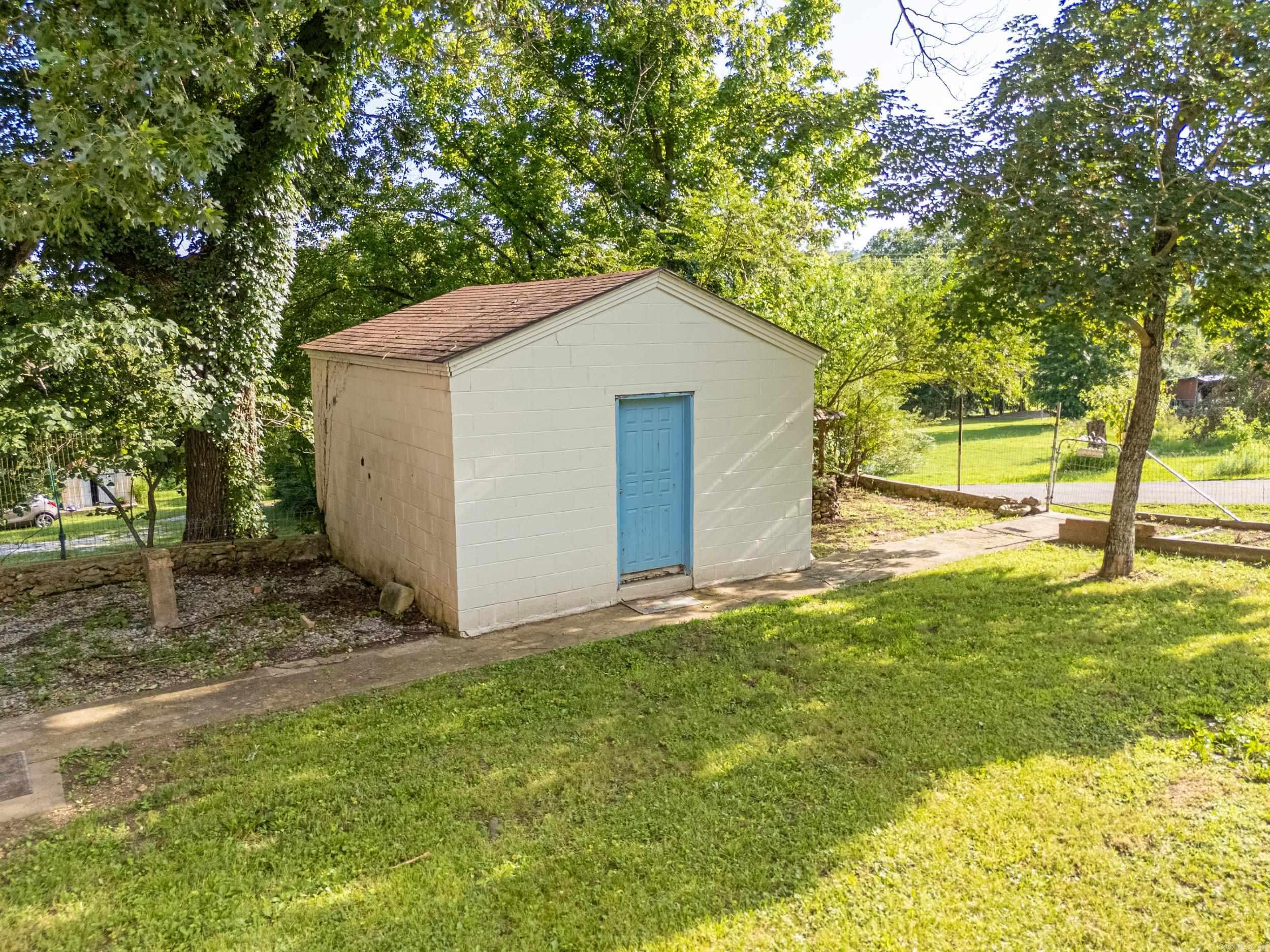 225 Blevins  Norfork, AR