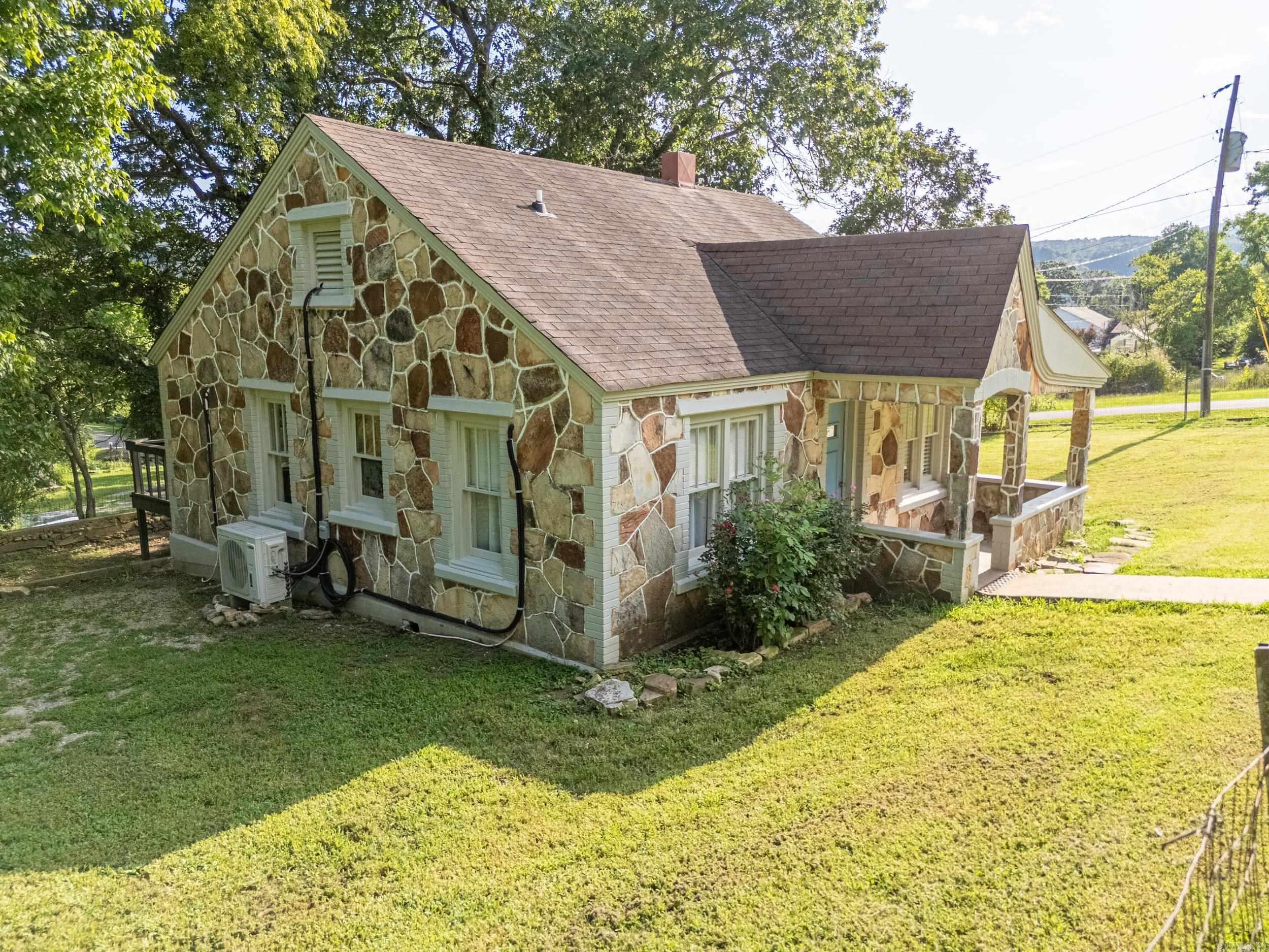 225 Blevins  Norfork, AR