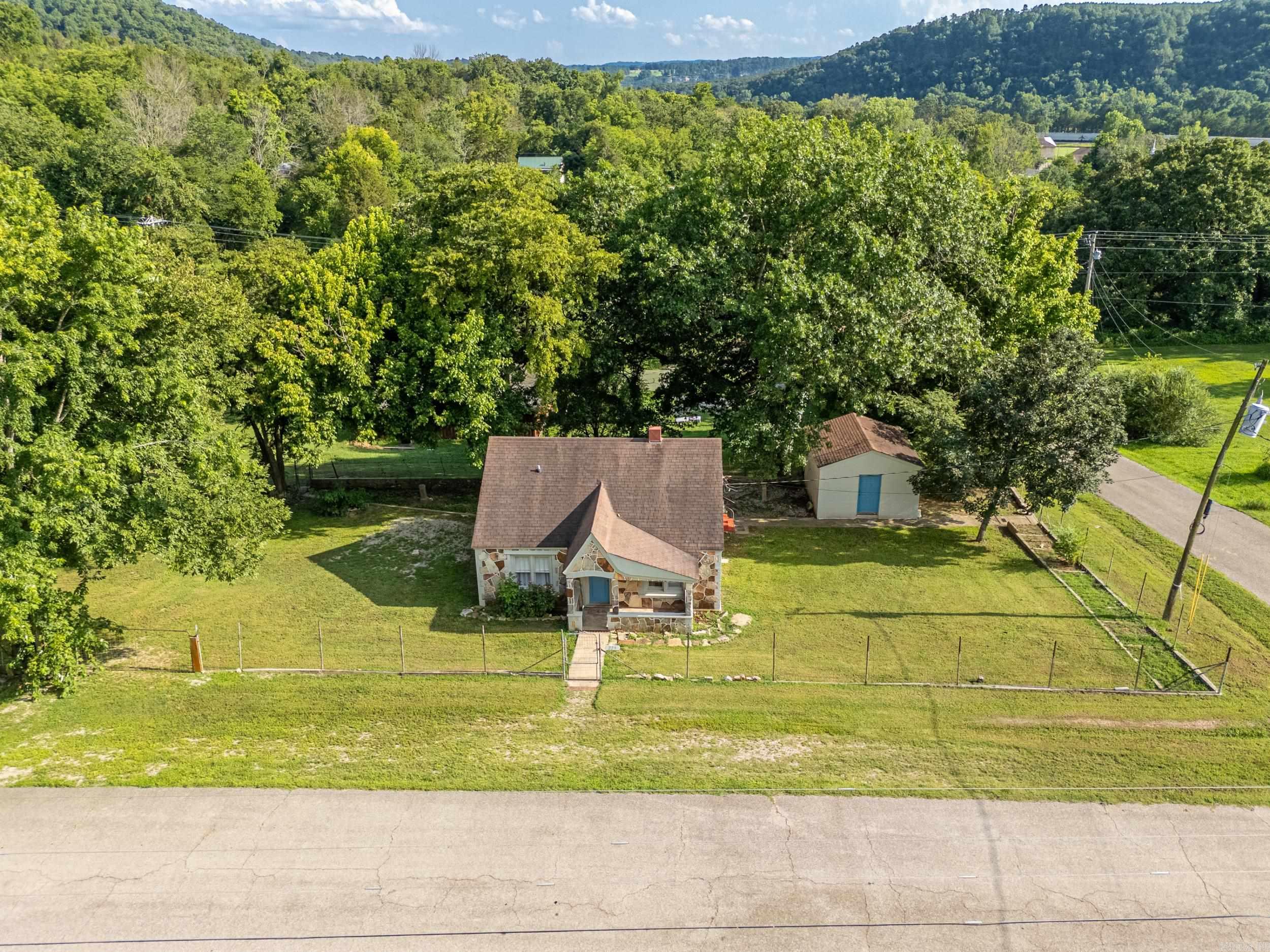 225 Blevins  Norfork, AR
