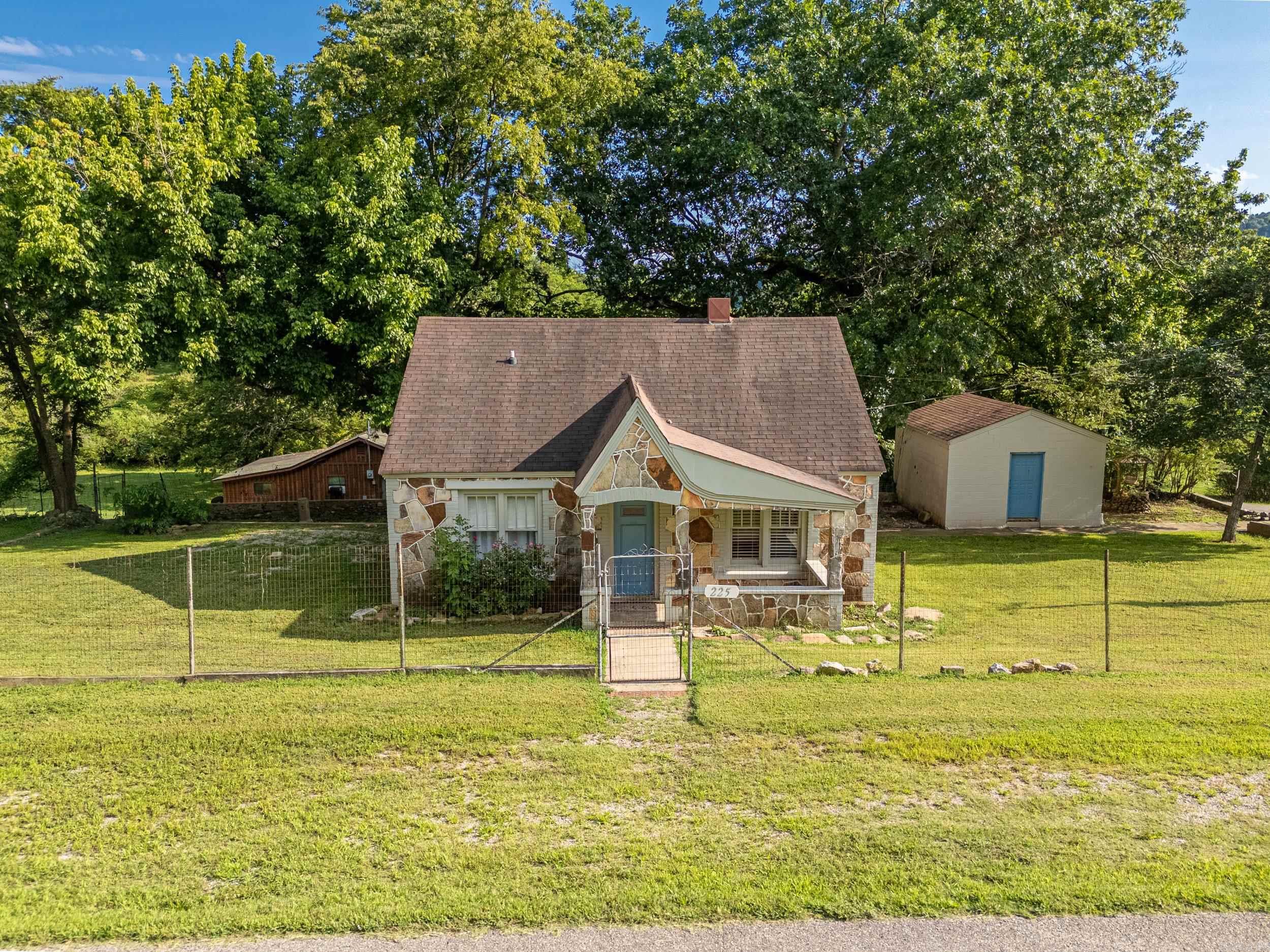 225 Blevins  Norfork, AR