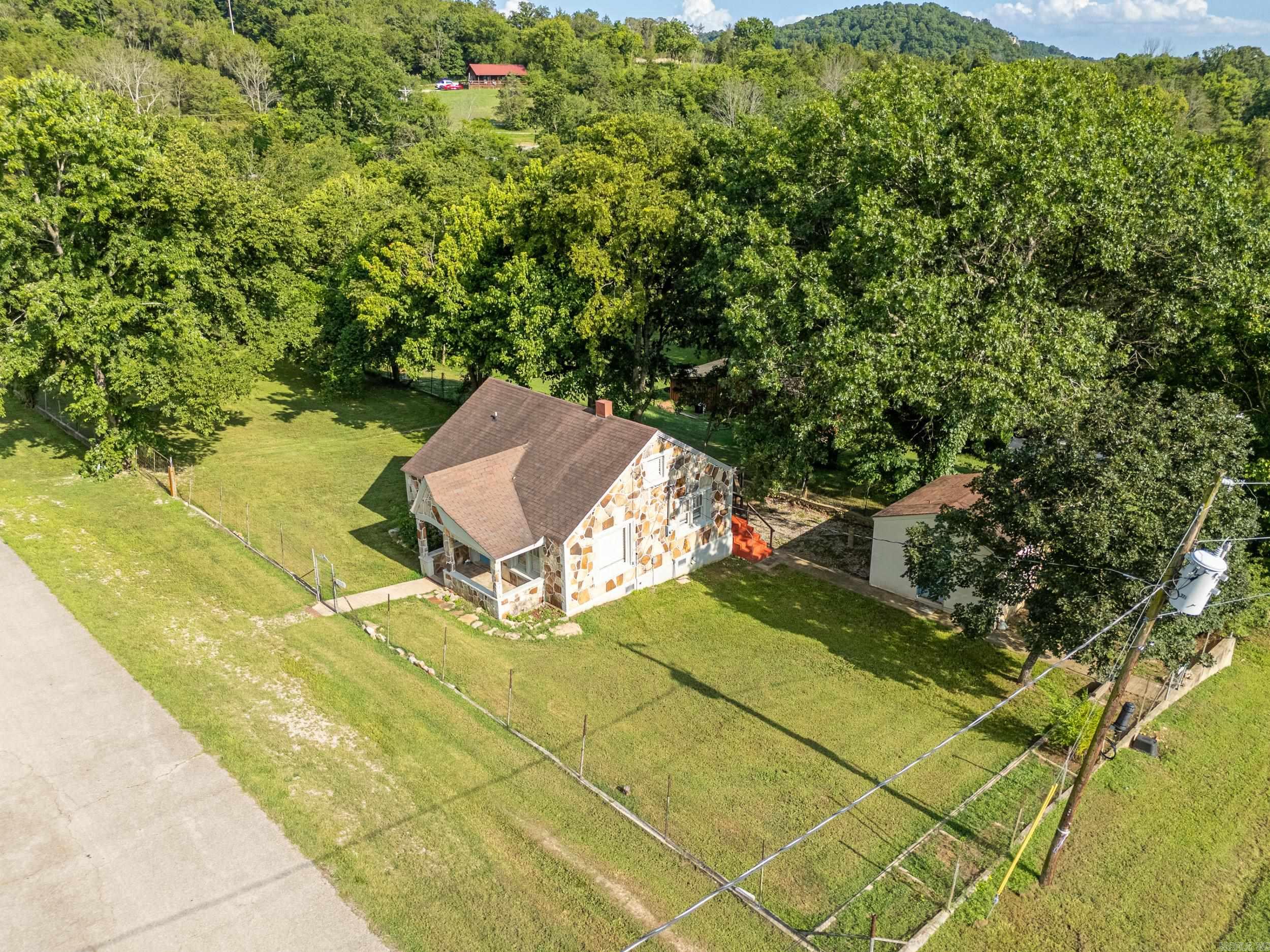 225 Blevins  Norfork, AR