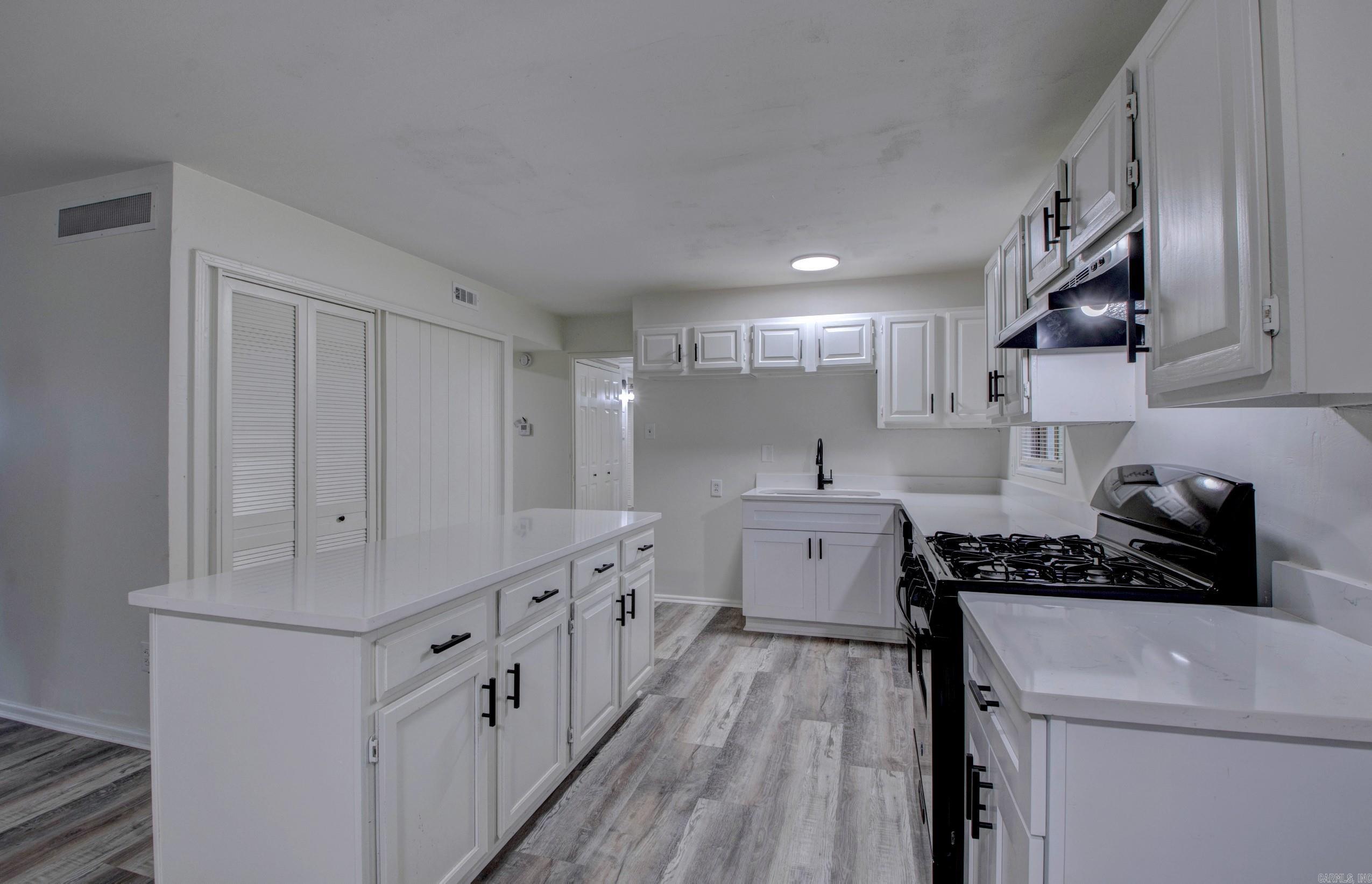 76 S meadowcliff  Little Rock, AR