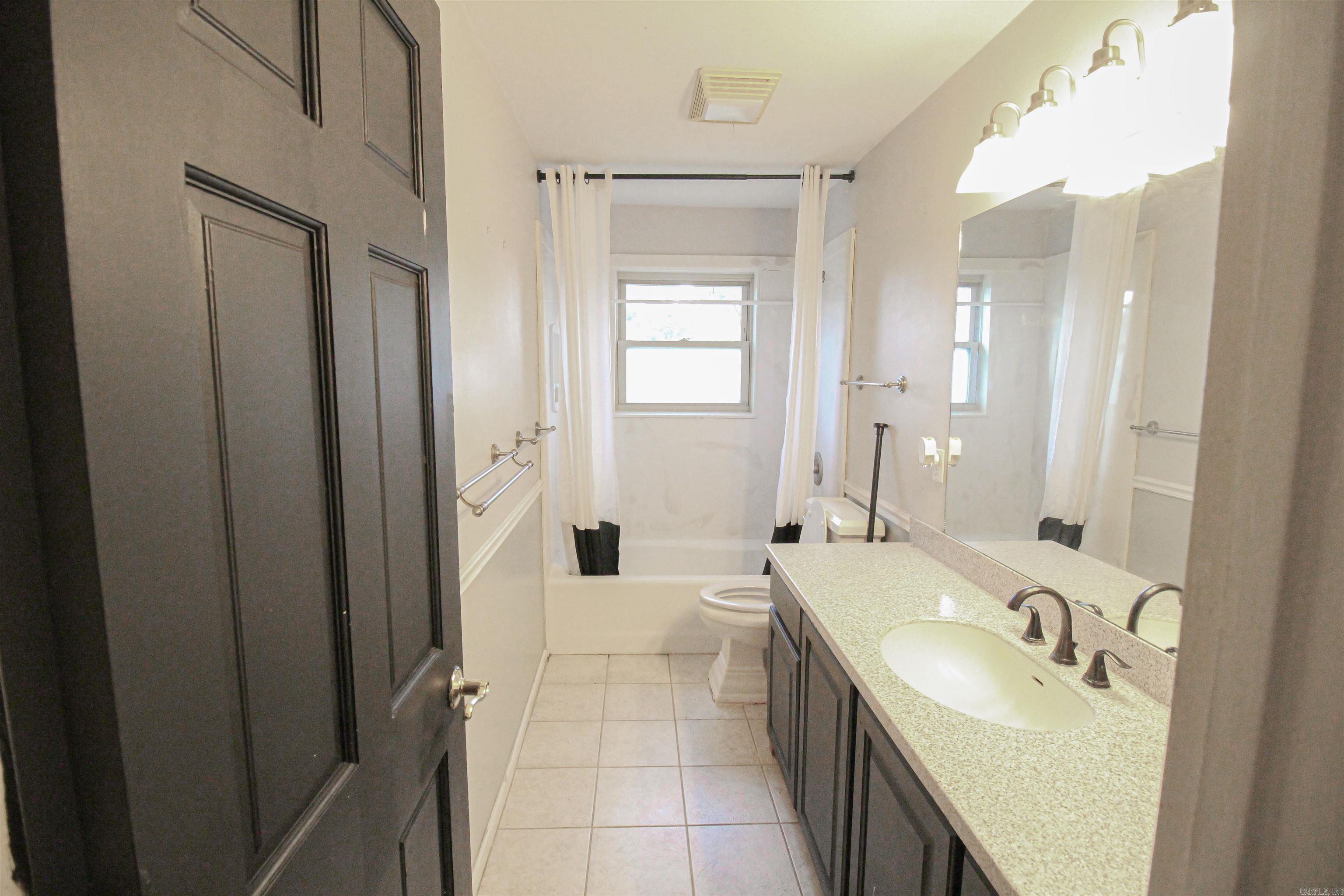 8304 Red Oak  Little Rock, AR