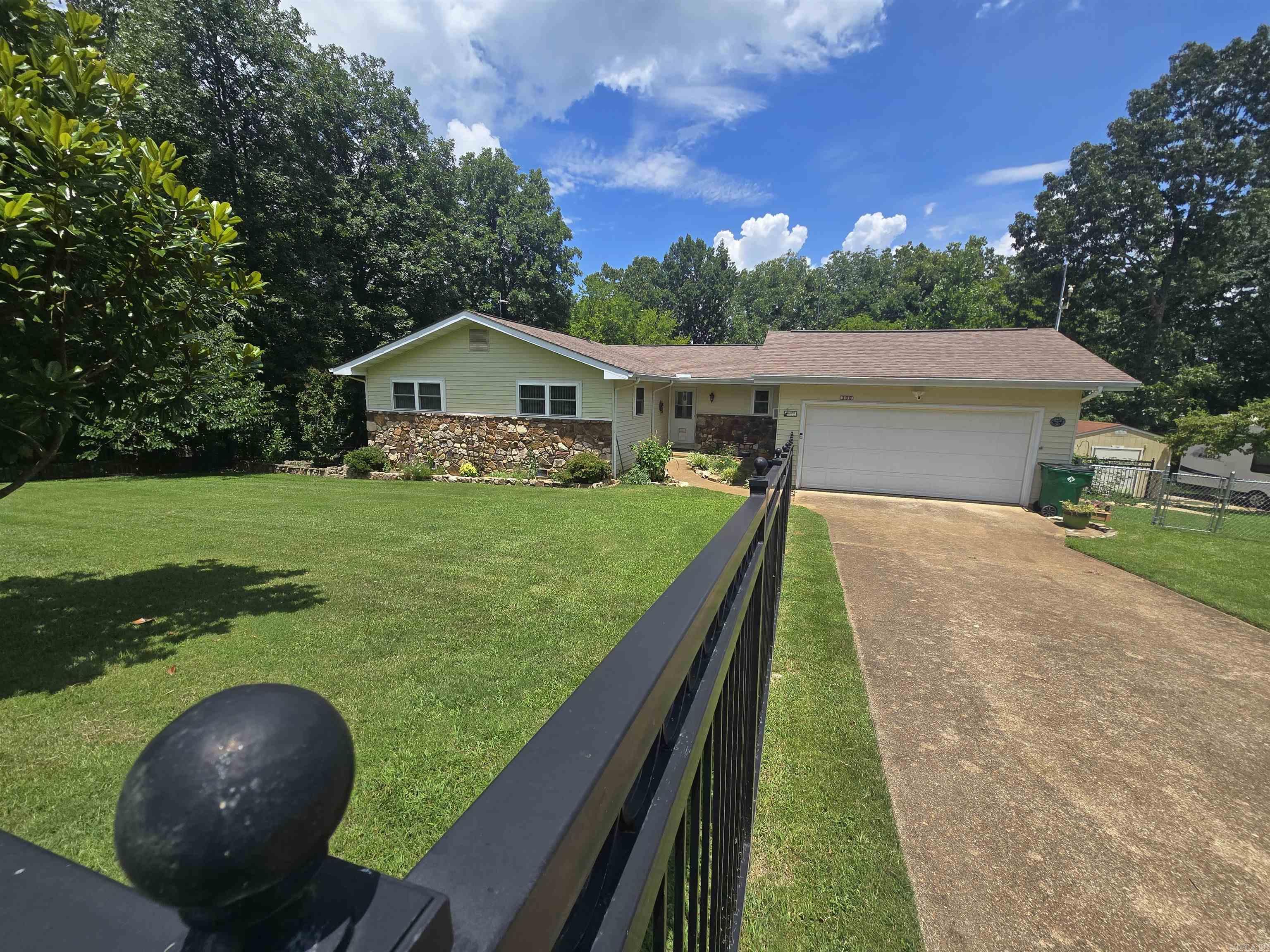300 Victoria  Horseshoe Bend, AR