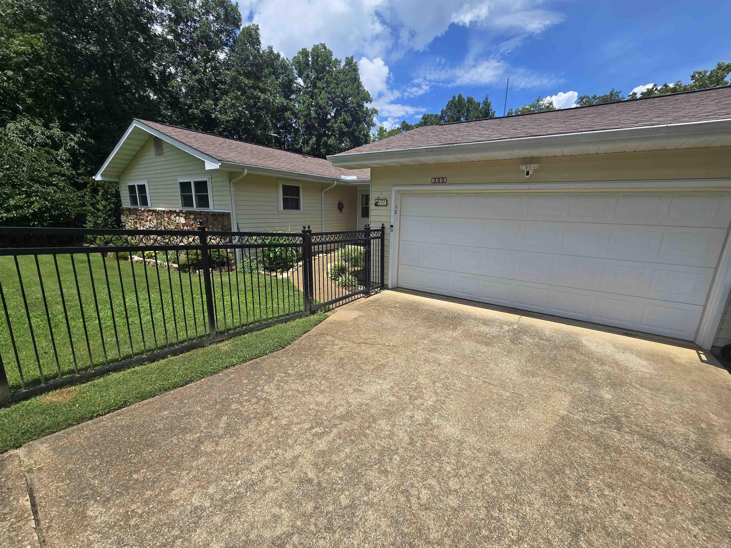 300 Victoria  Horseshoe Bend, AR