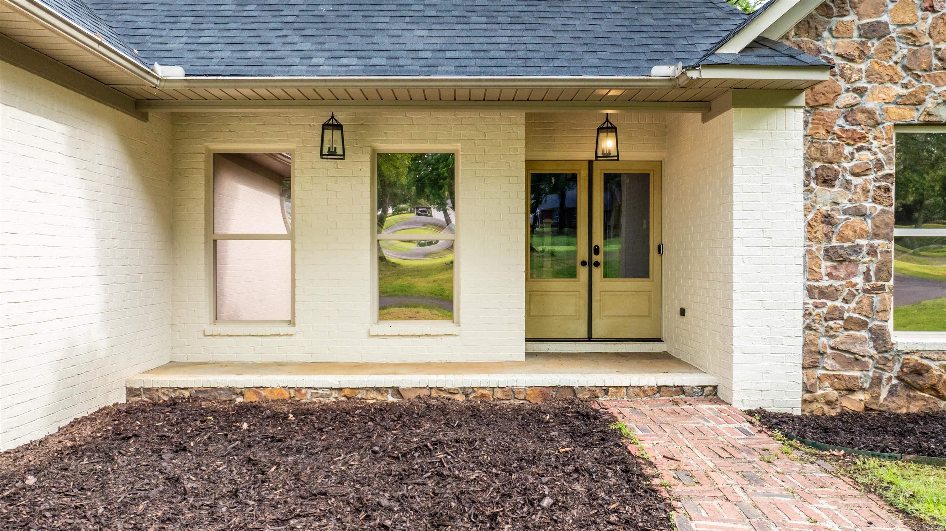 16 Summer Hill Dr  Greenbrier, AR