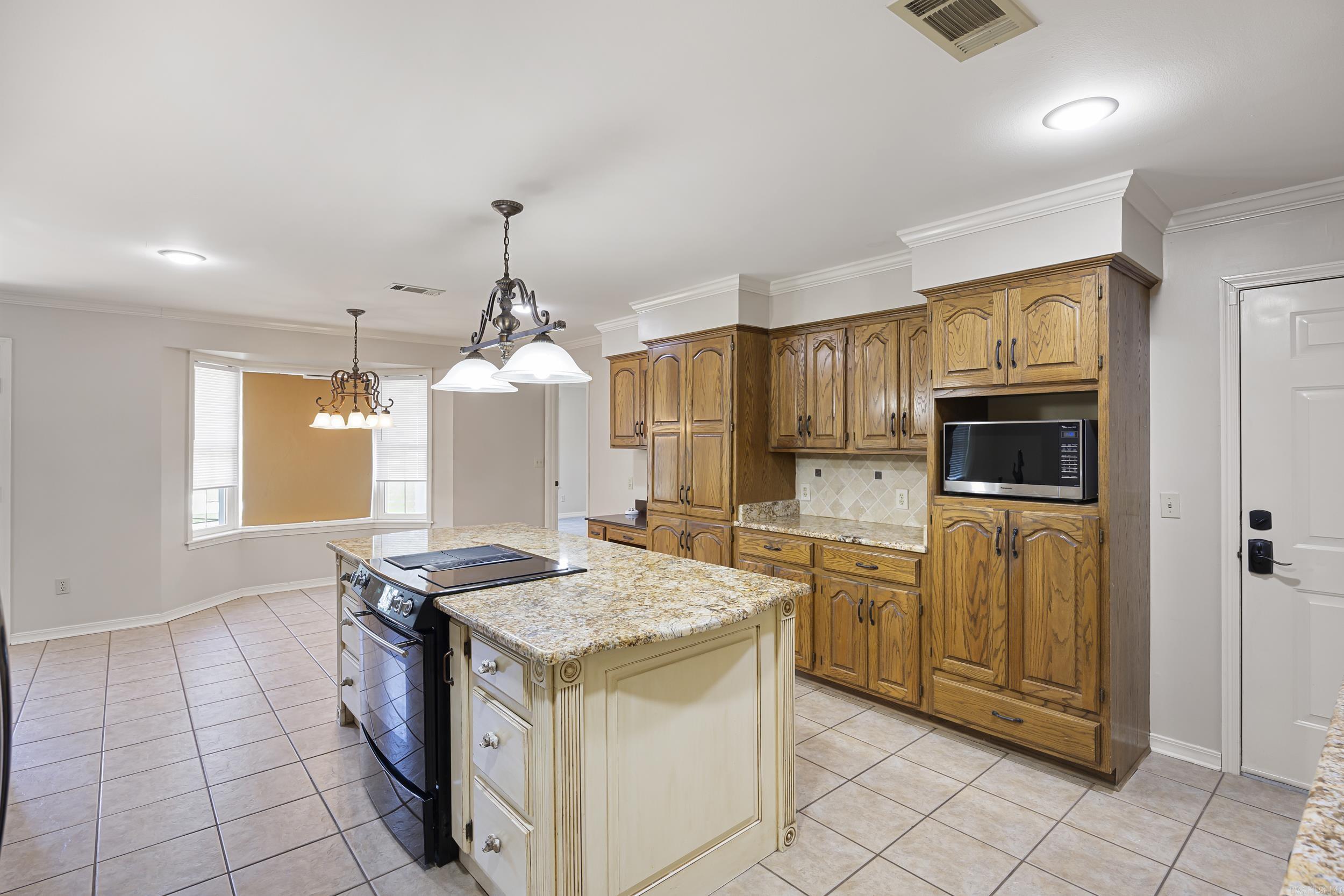 2916 Highland Dr  Russellville, AR