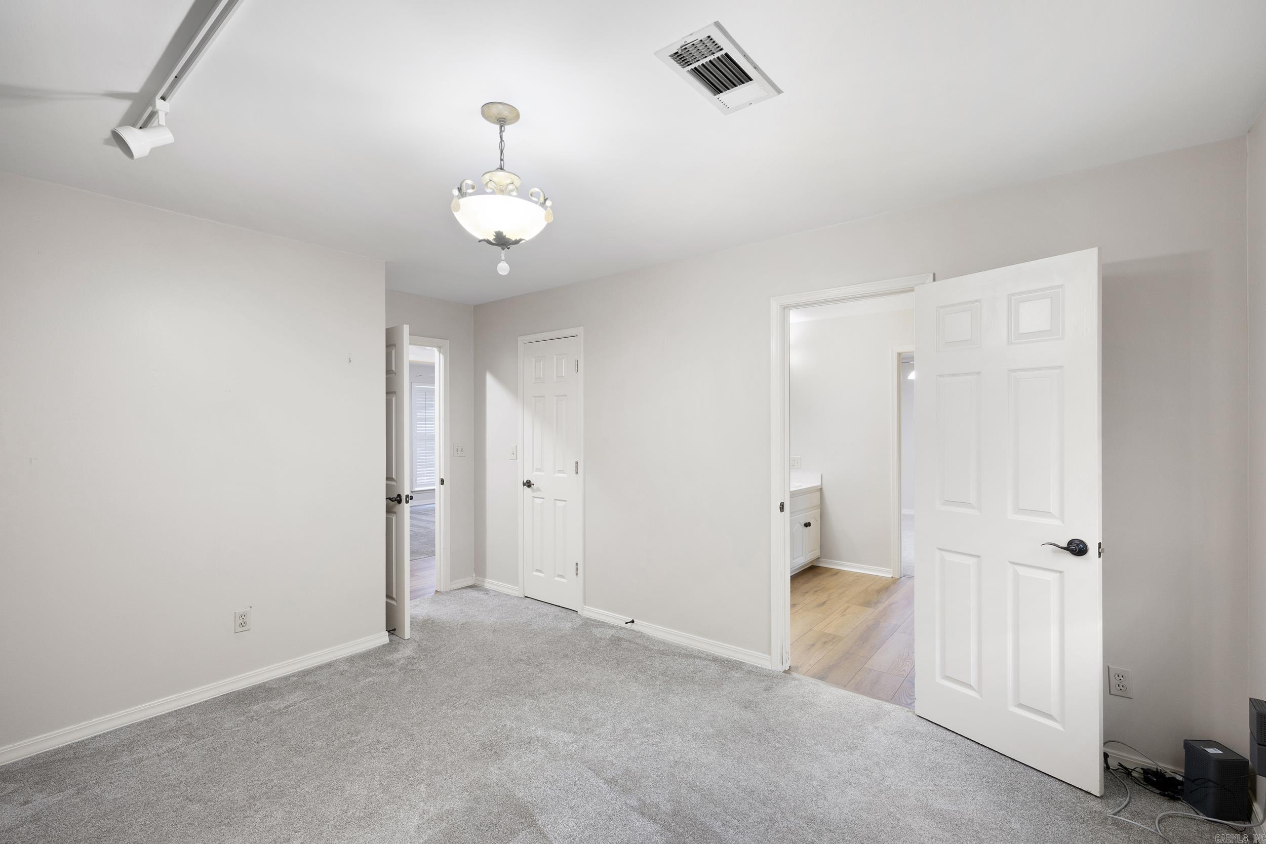 2916 Highland Dr  Russellville, AR