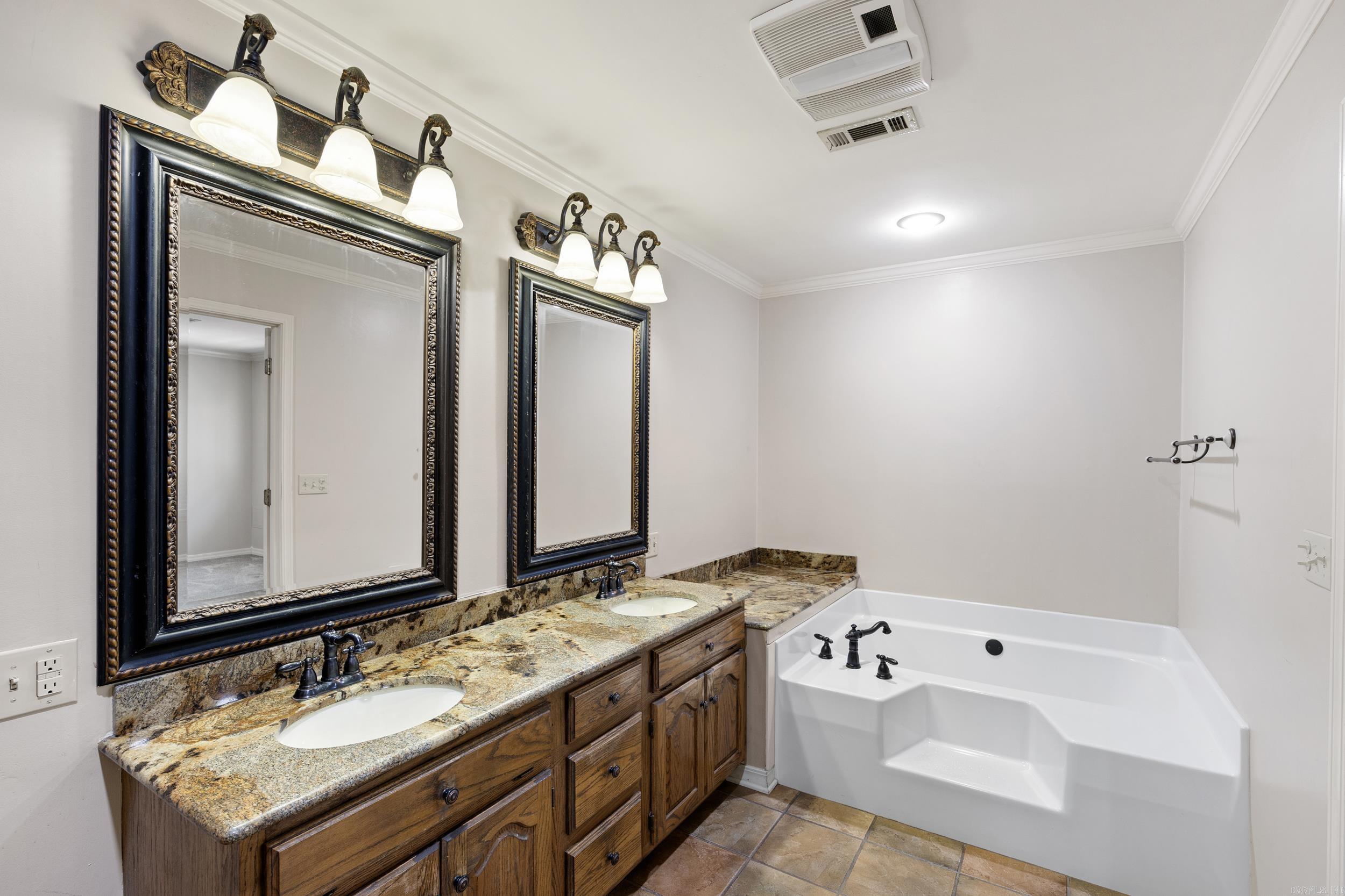 2916 Highland Dr  Russellville, AR