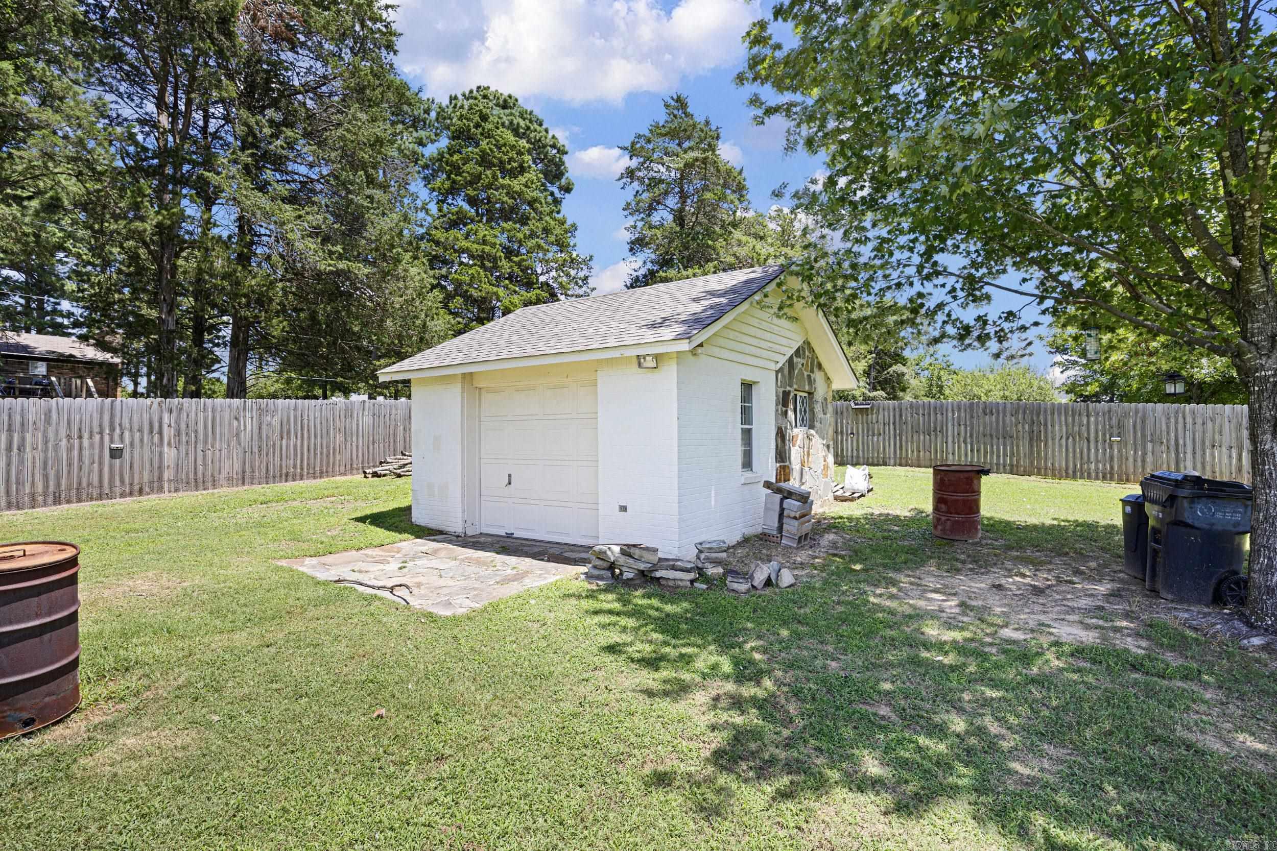 2916 Highland Dr  Russellville, AR