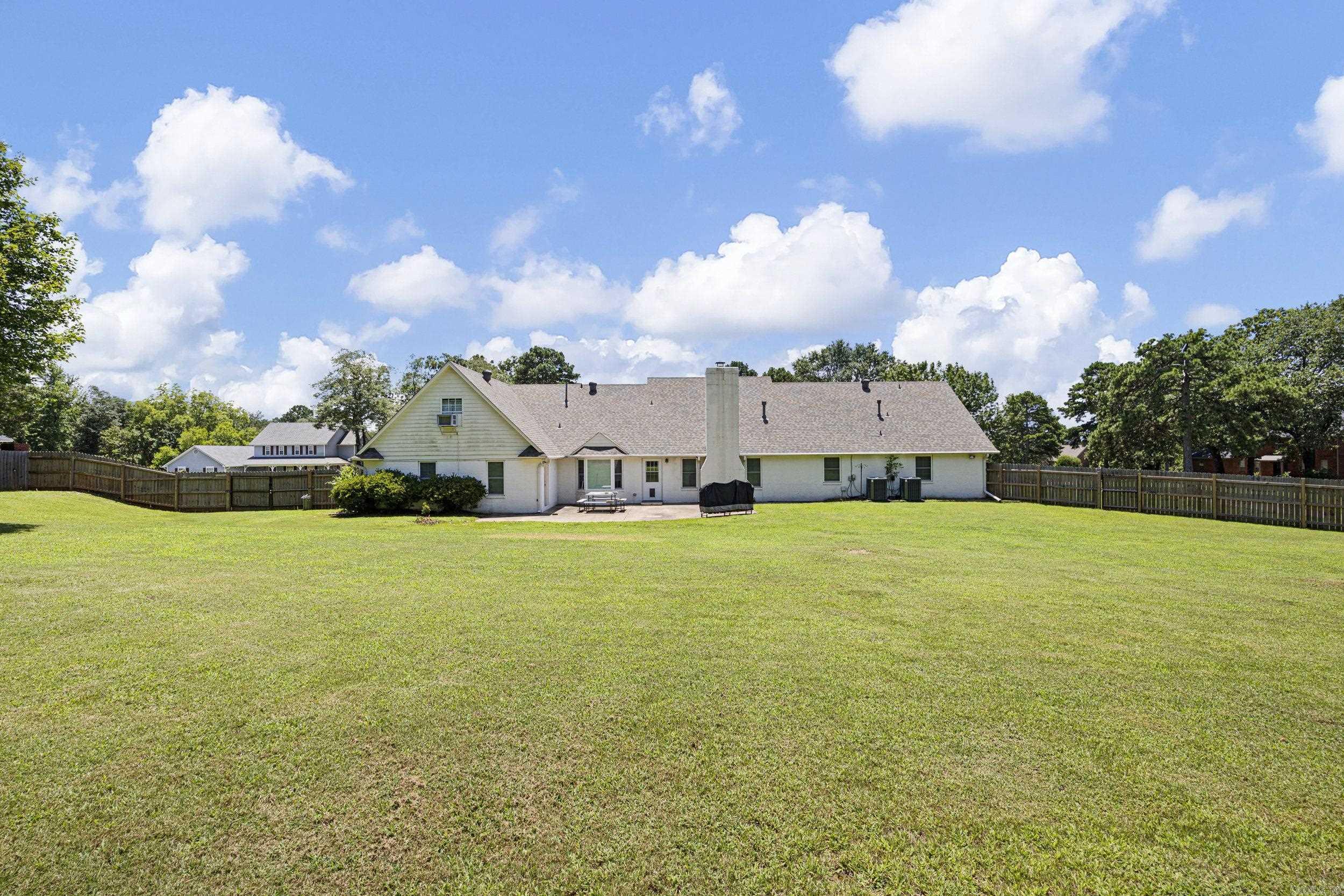 2916 Highland Dr  Russellville, AR