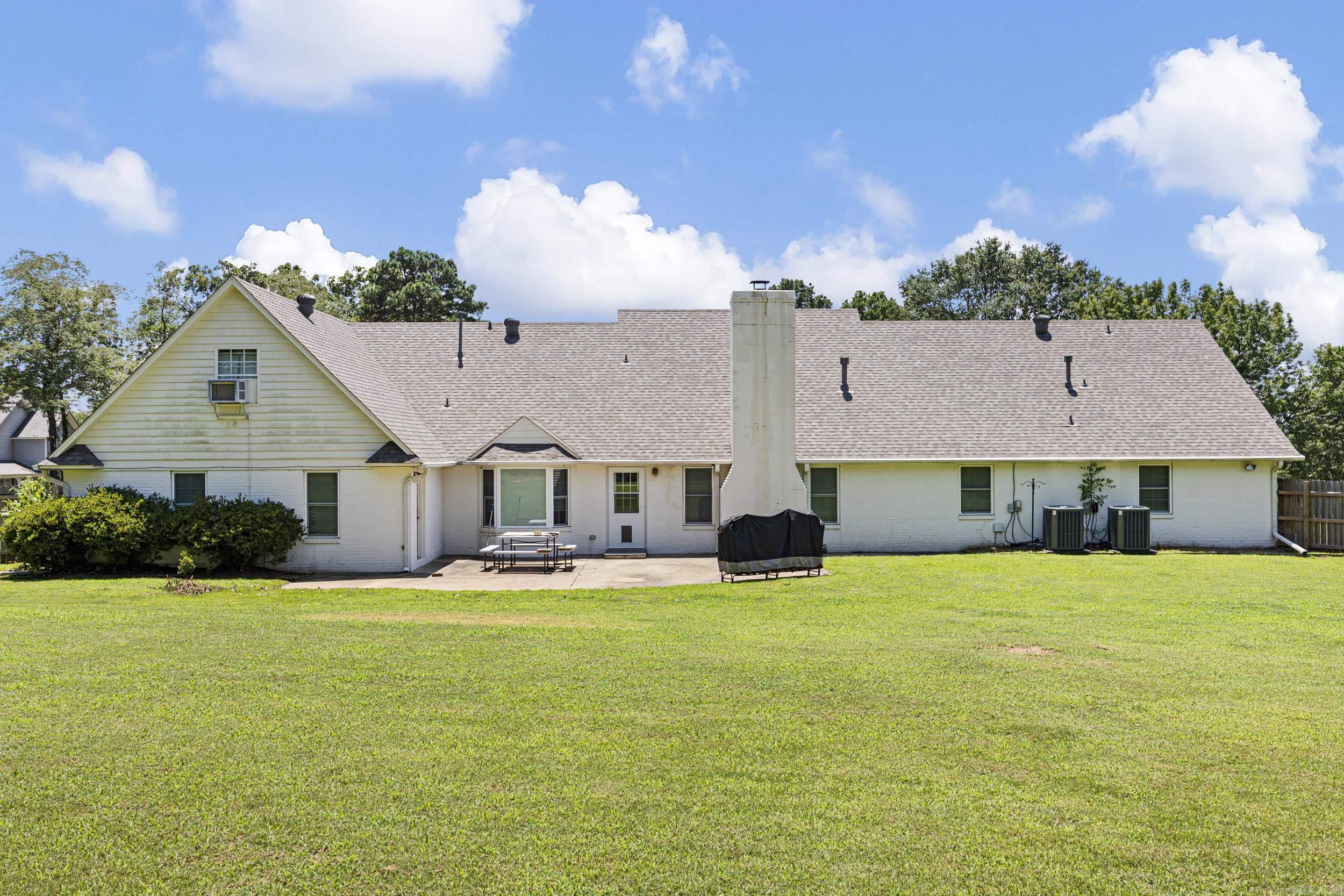 2916 Highland Dr  Russellville, AR