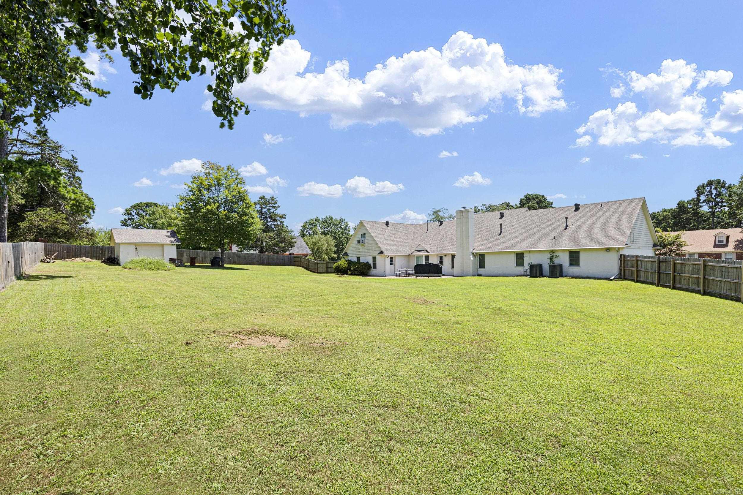 2916 Highland Dr  Russellville, AR