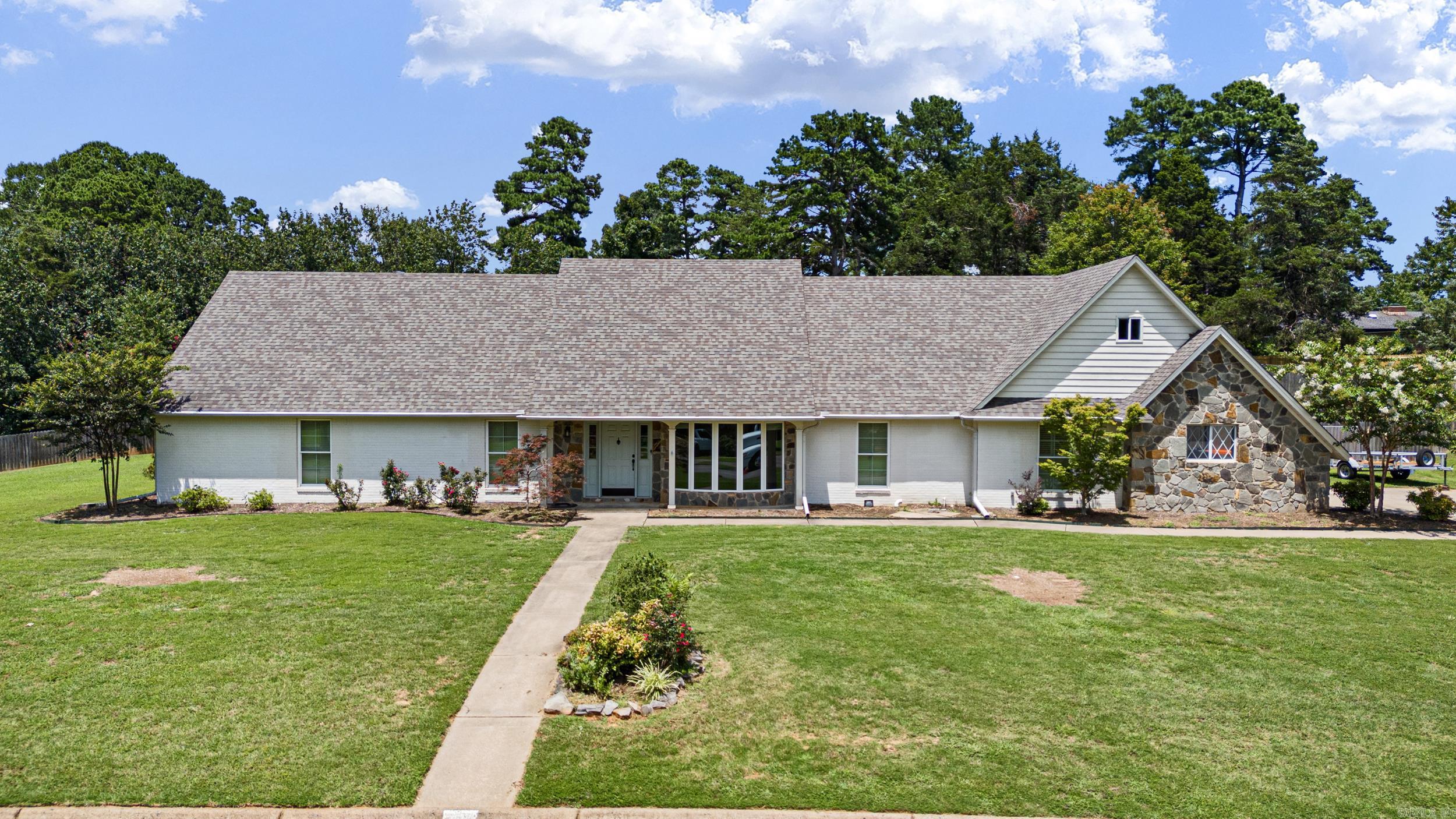 2916 Highland Dr  Russellville, AR