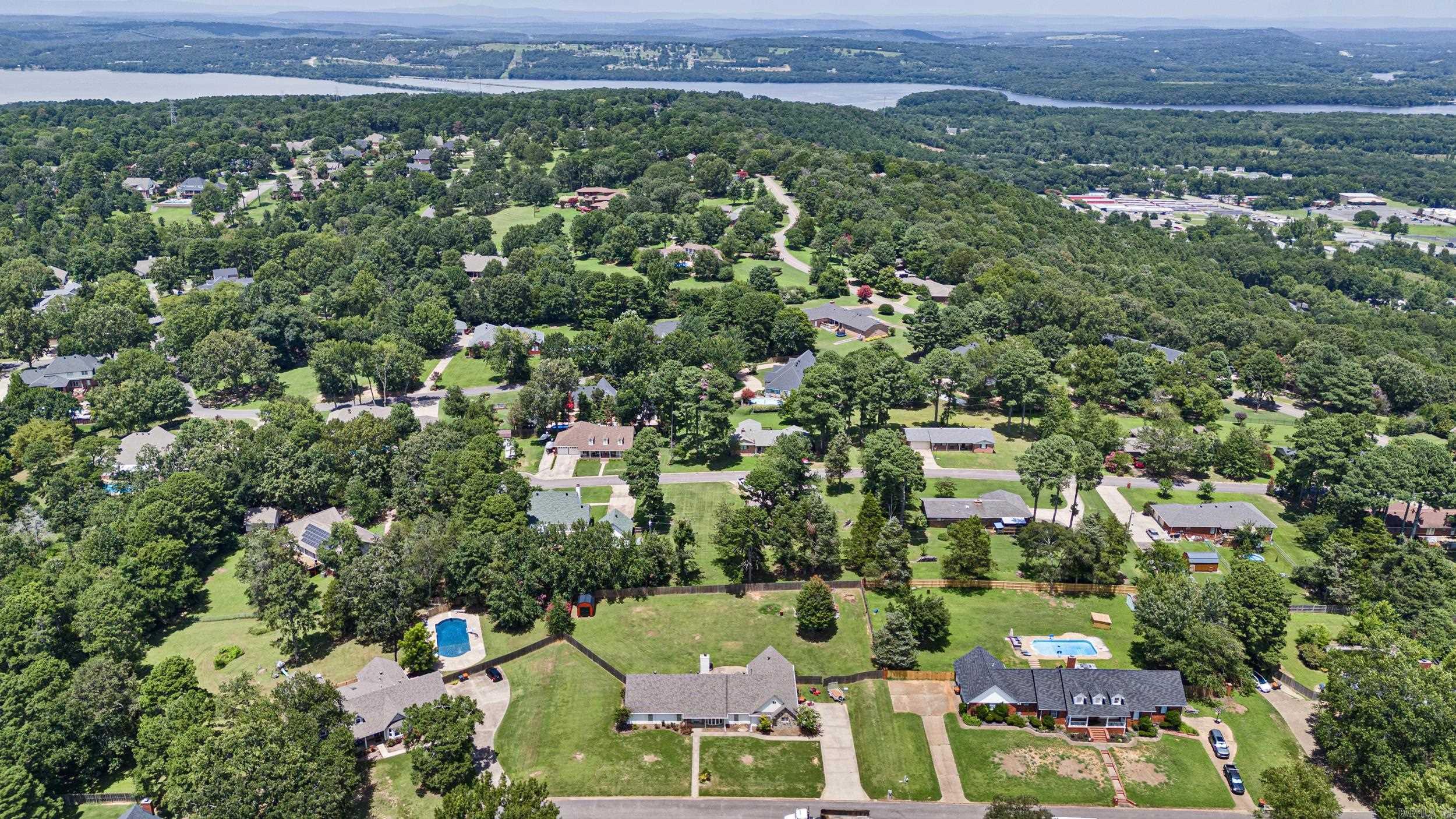 2916 Highland Dr  Russellville, AR