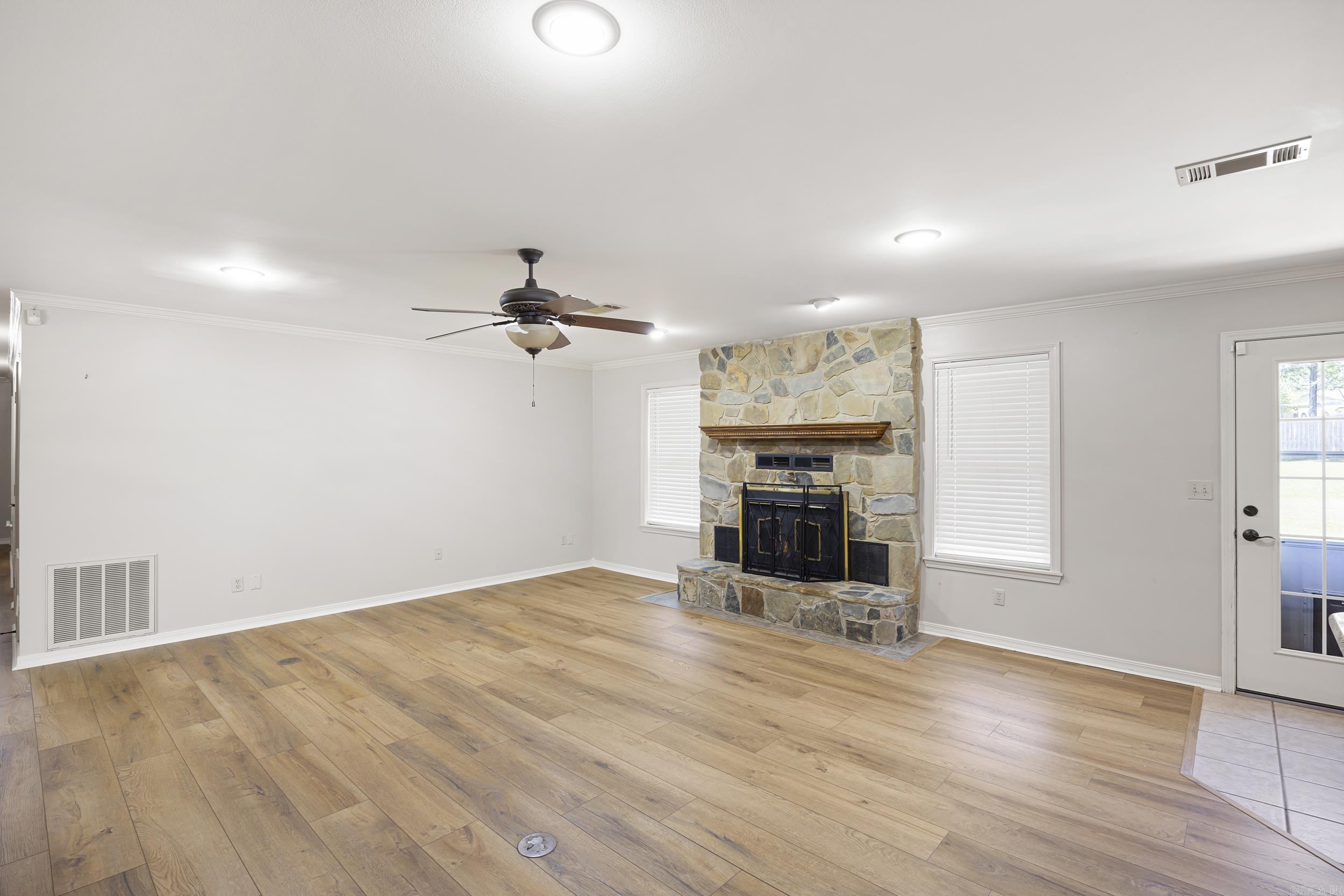 2916 Highland Dr  Russellville, AR