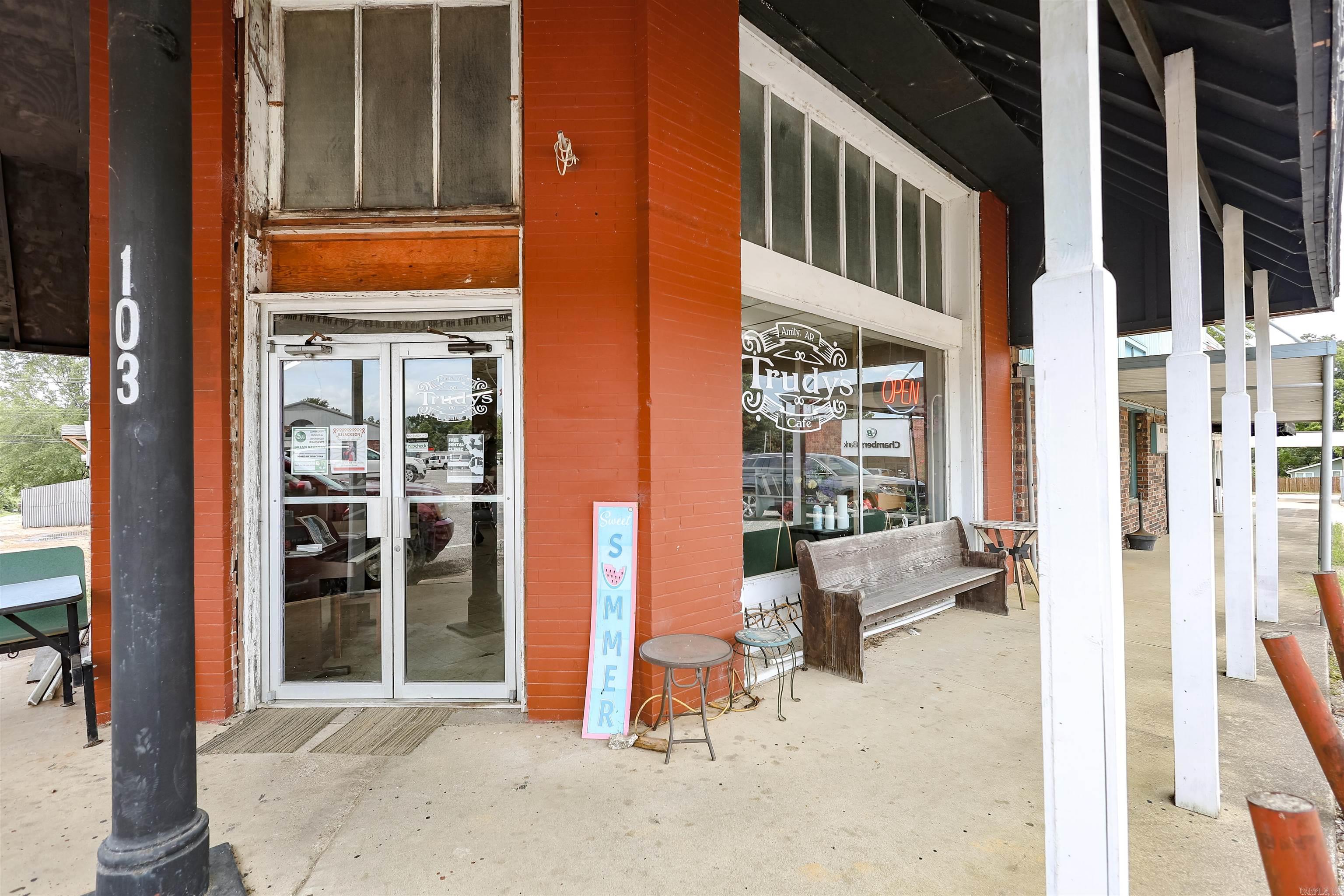 103 W Thompson  Amity, AR
