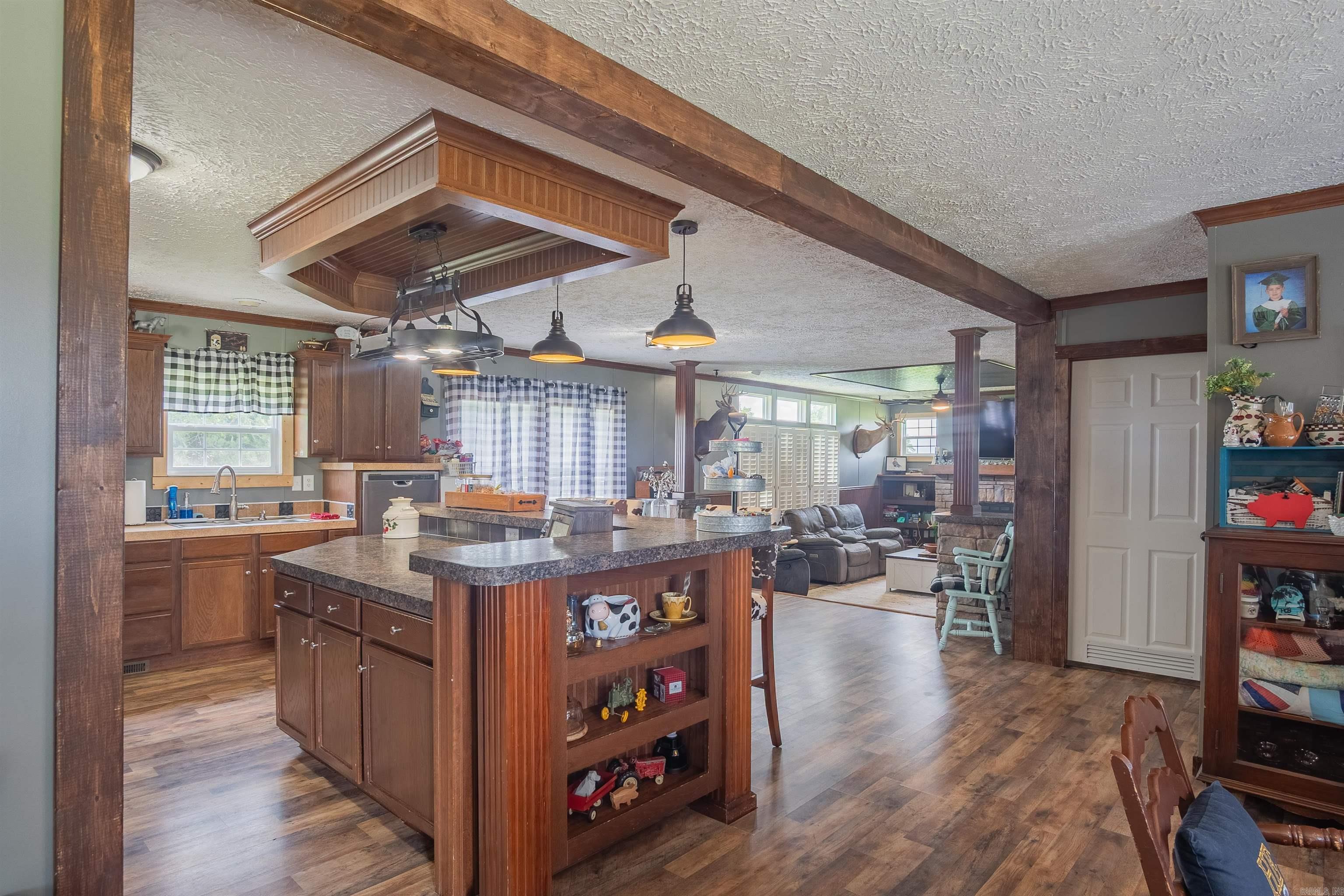 1514 Budd Creek Road  Greers Ferry, AR
