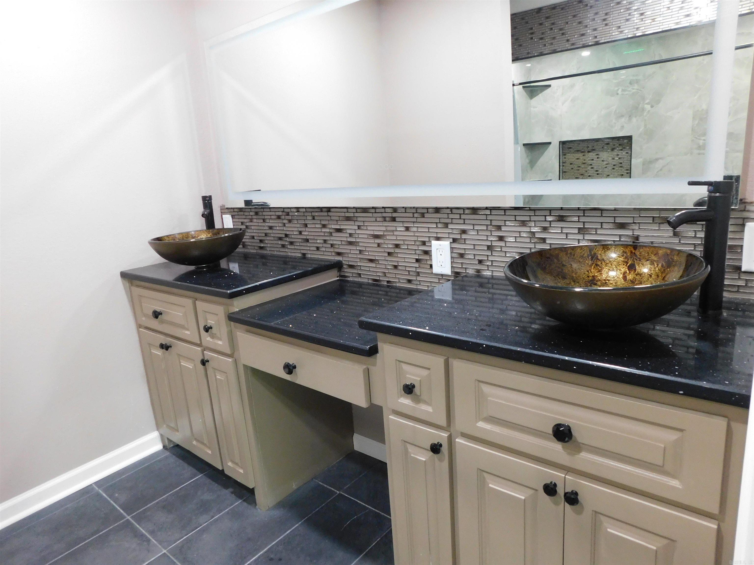 571 Daffodil  Romance, AR