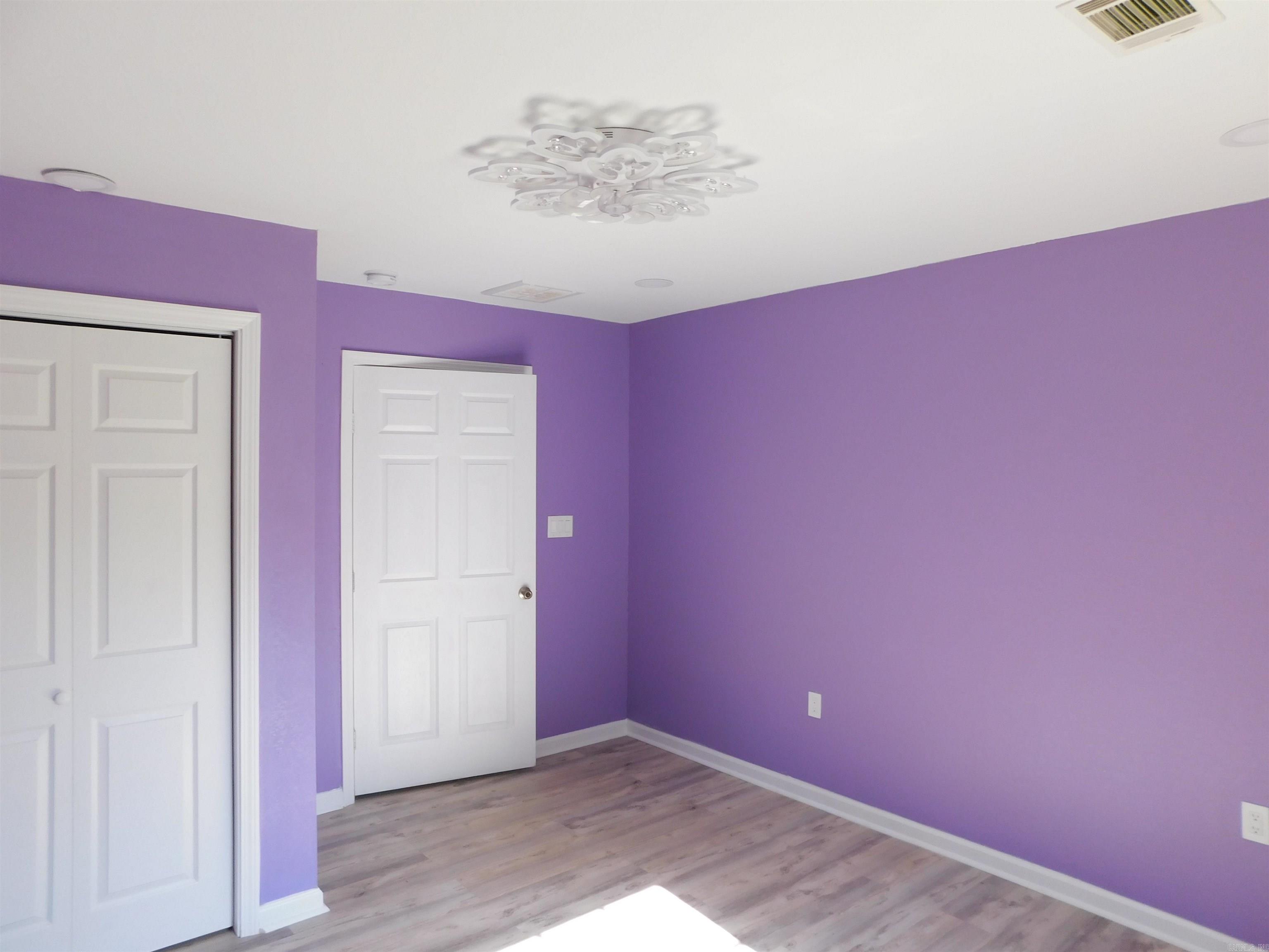 571 Daffodil  Romance, AR