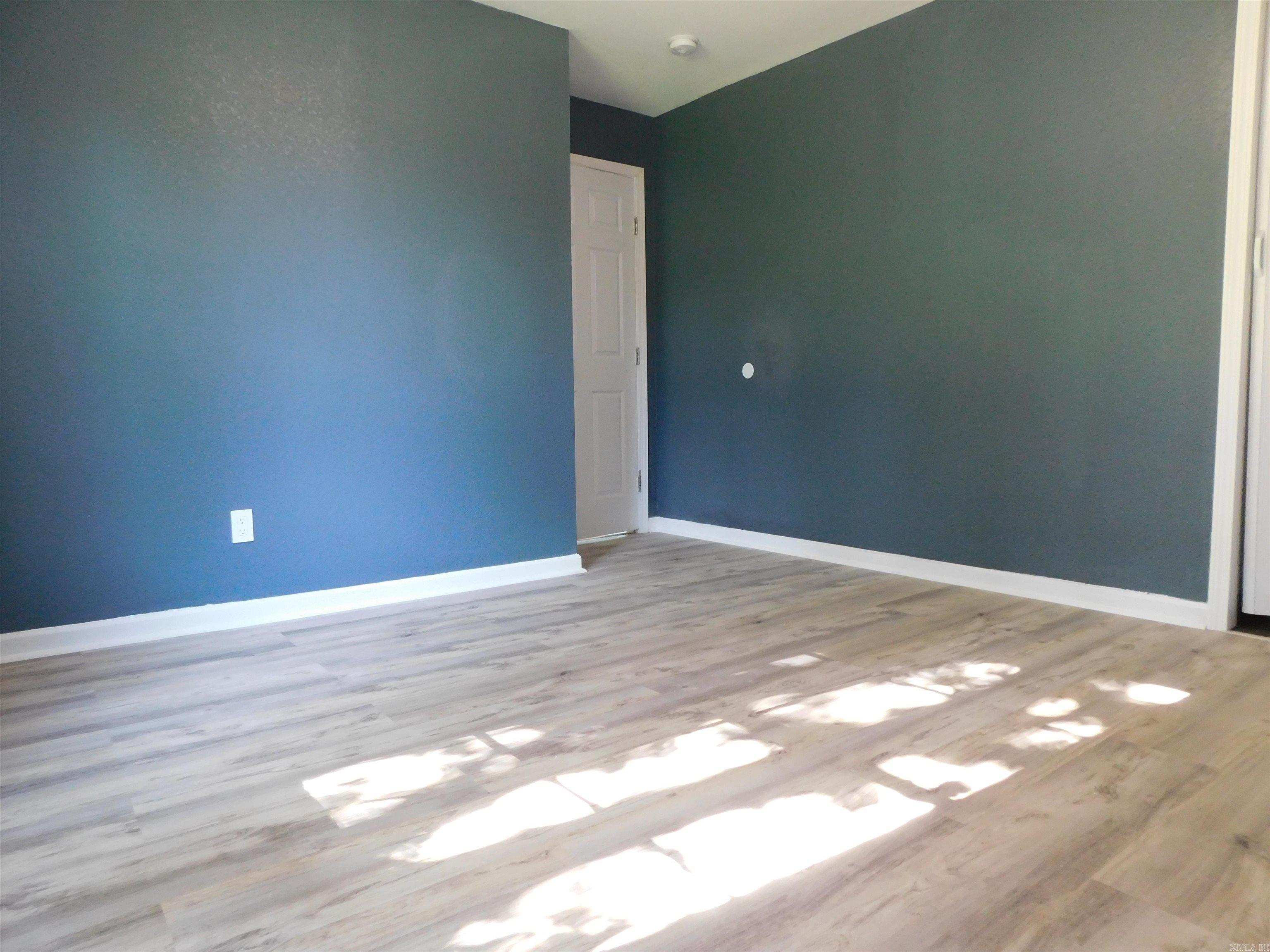 571 Daffodil  Romance, AR