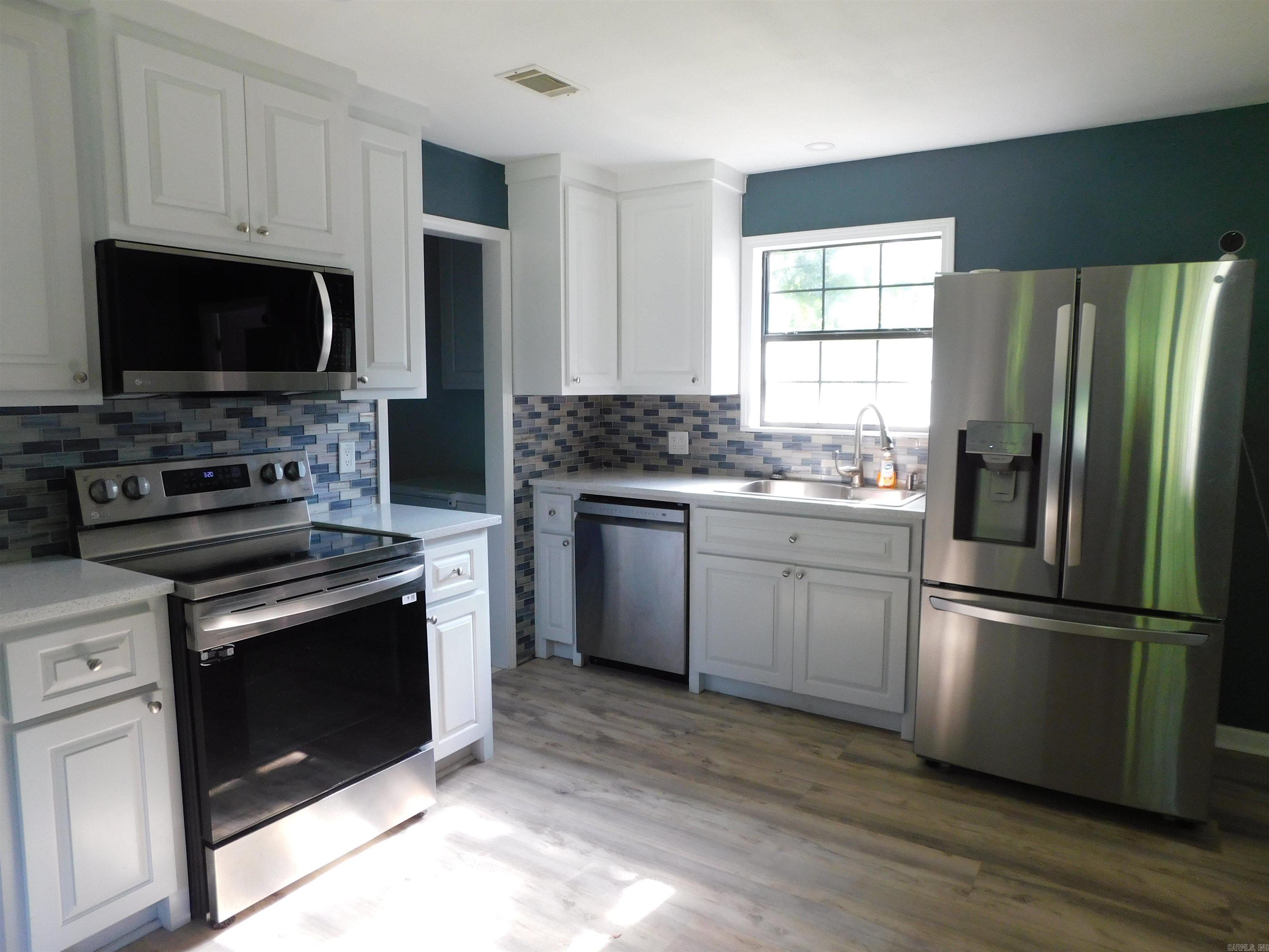 571 Daffodil  Romance, AR