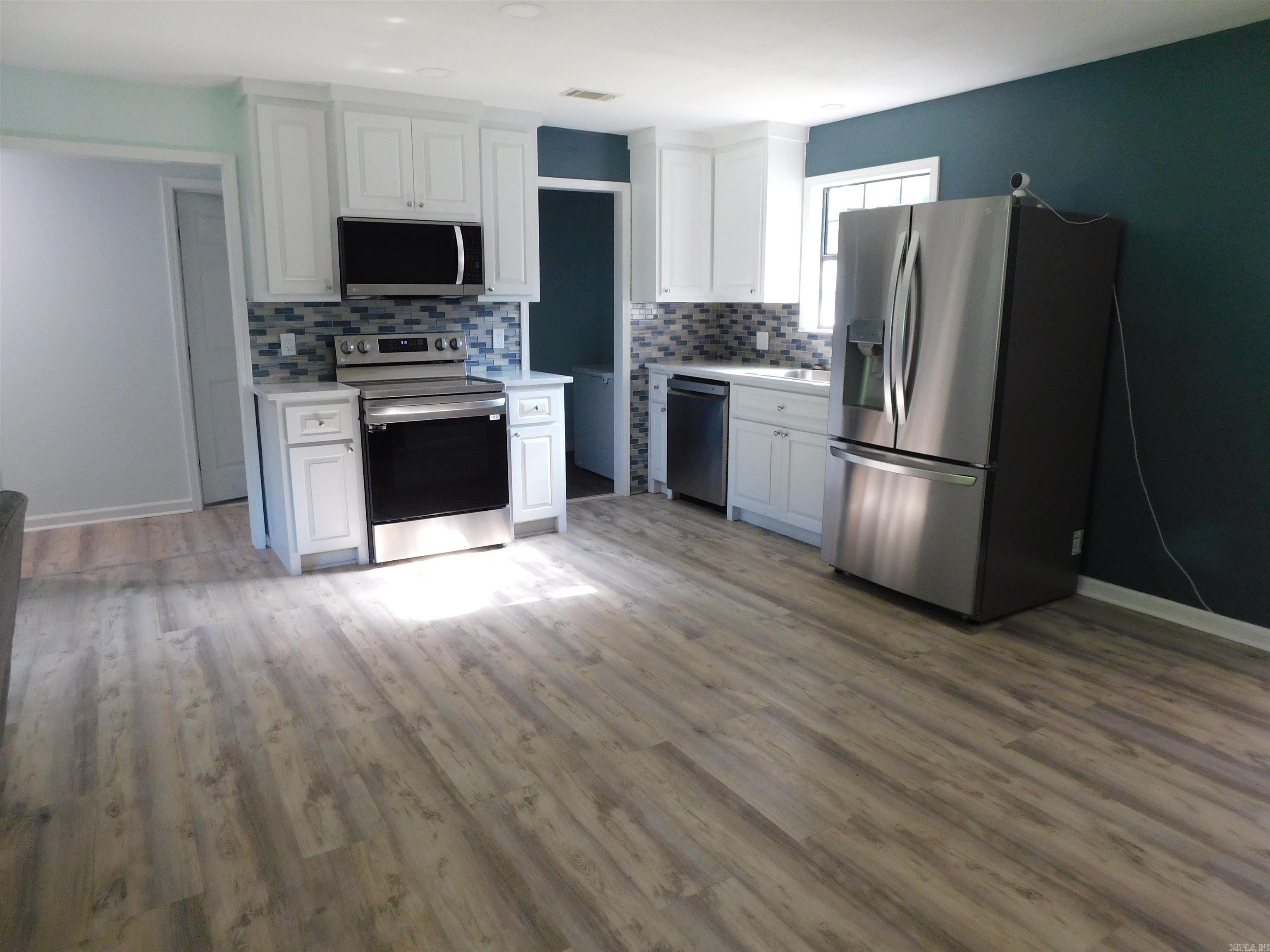 571 Daffodil  Romance, AR