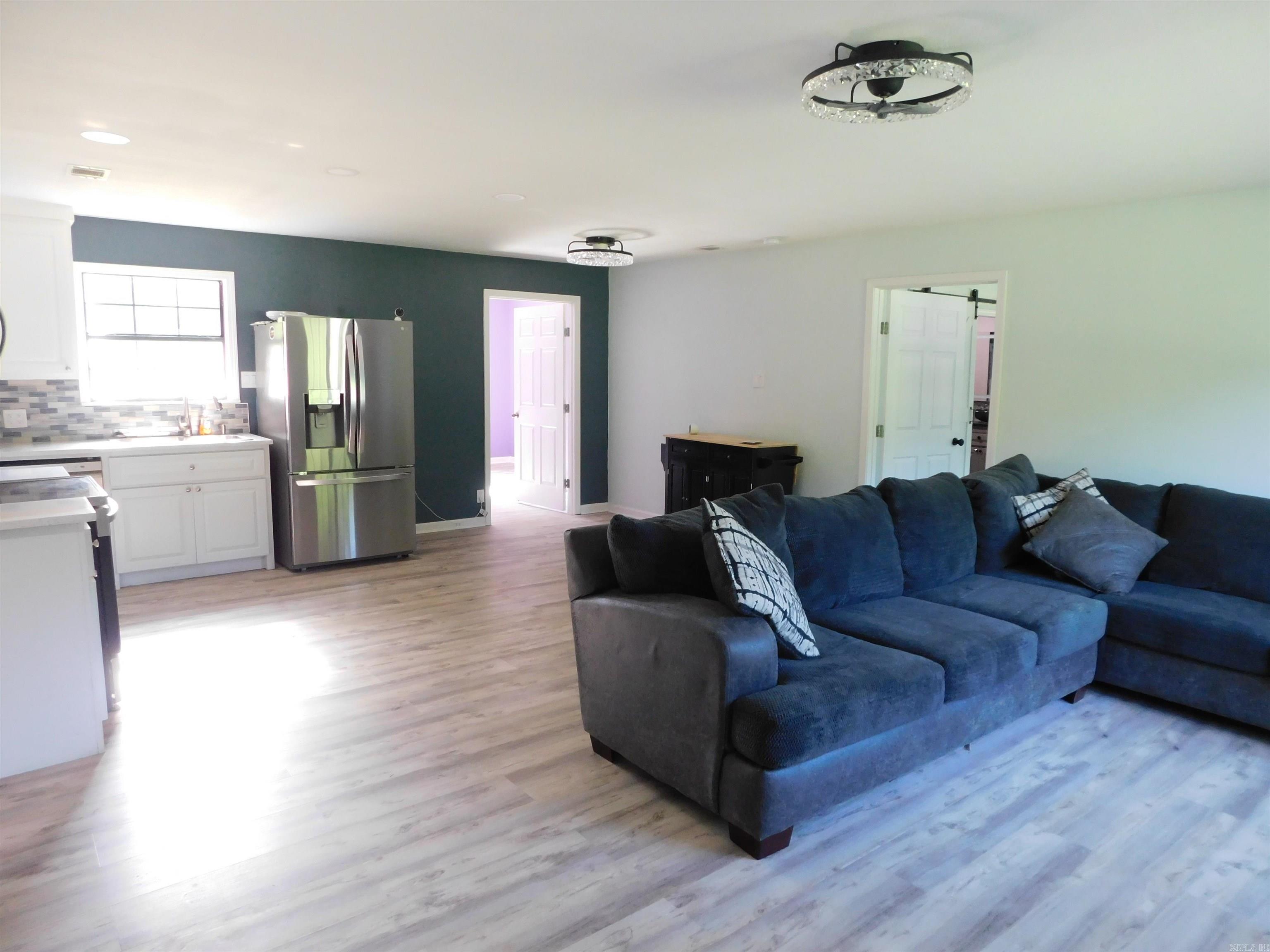 571 Daffodil  Romance, AR
