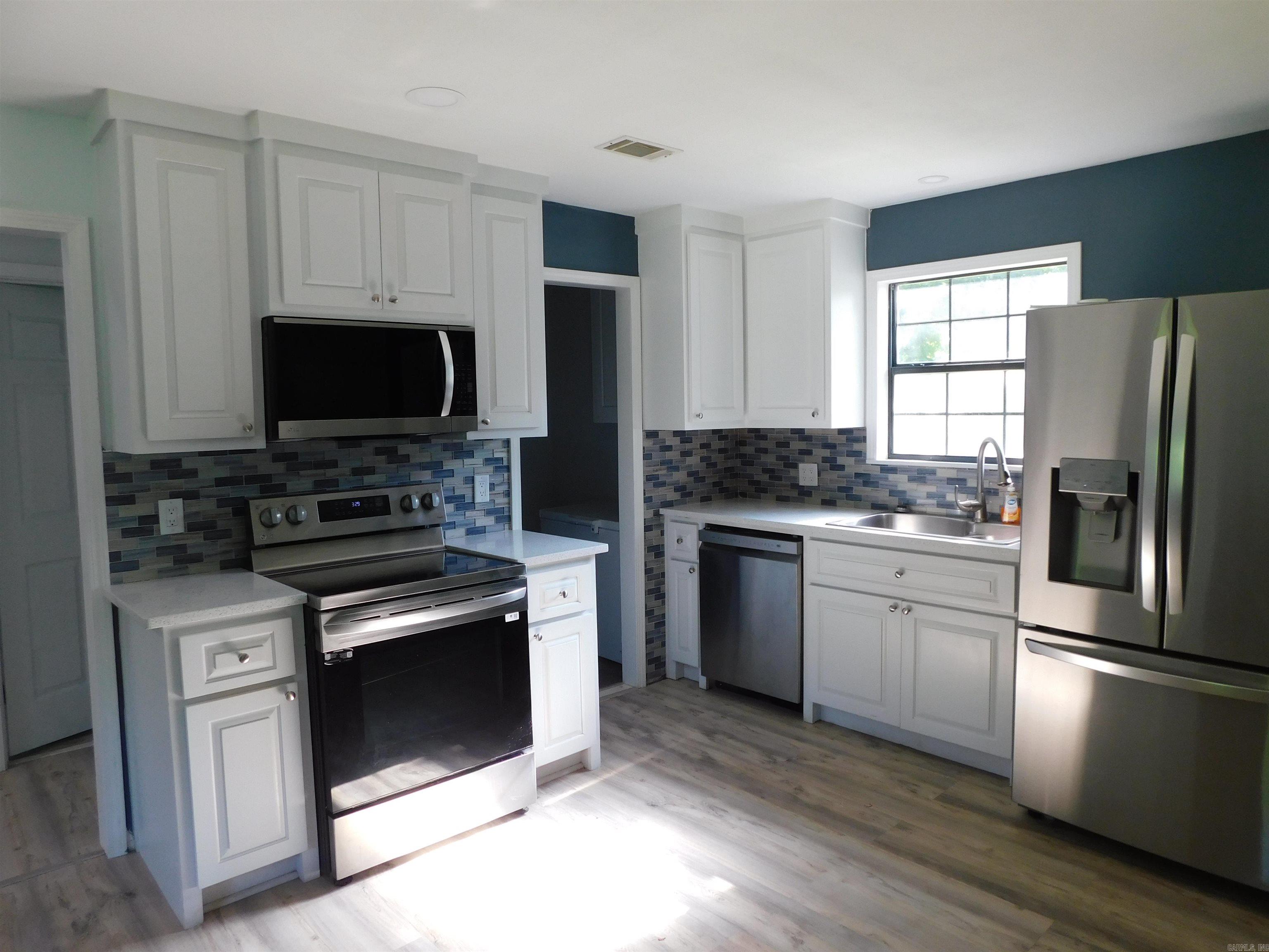 571 Daffodil  Romance, AR