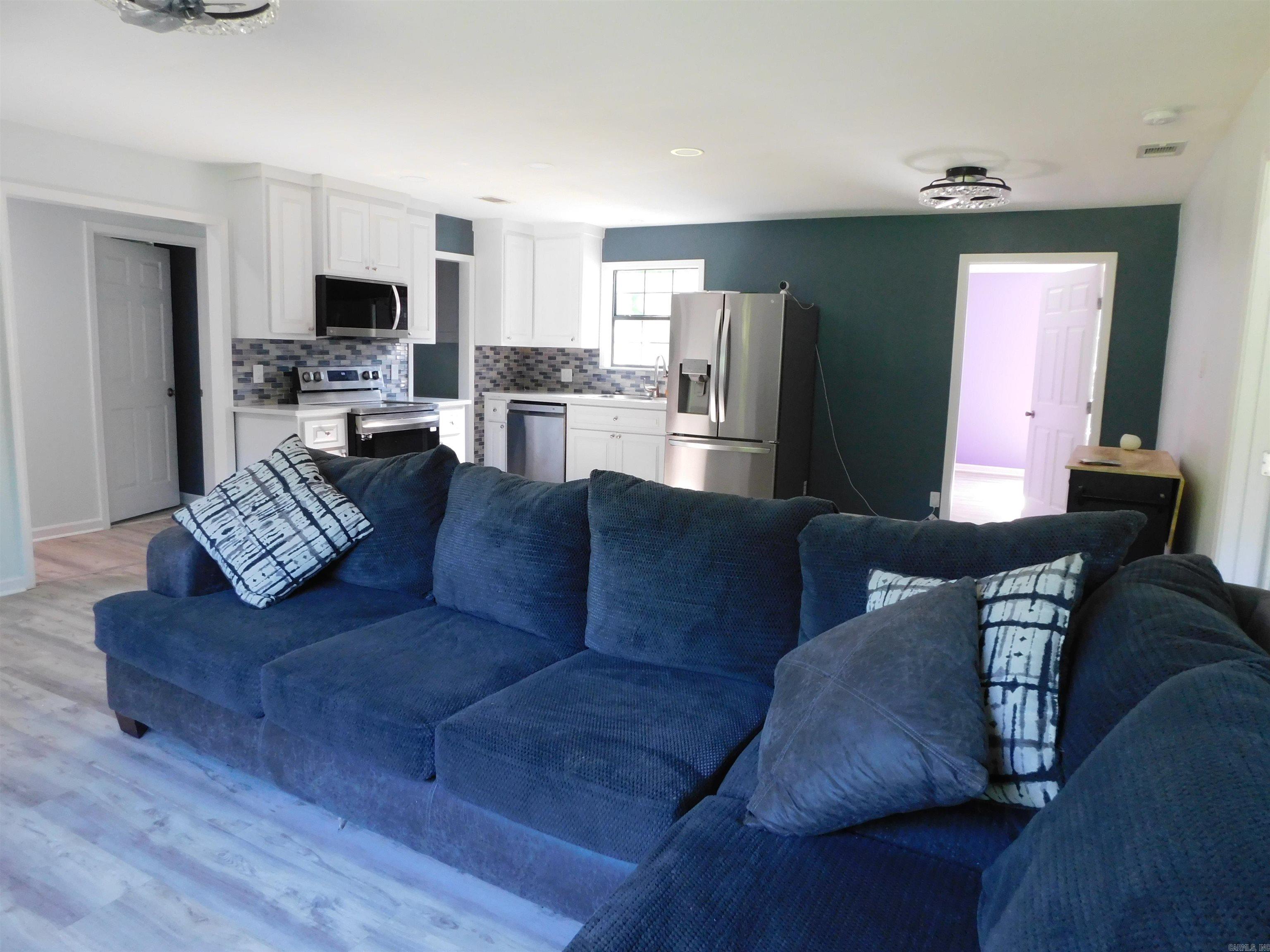 571 Daffodil  Romance, AR