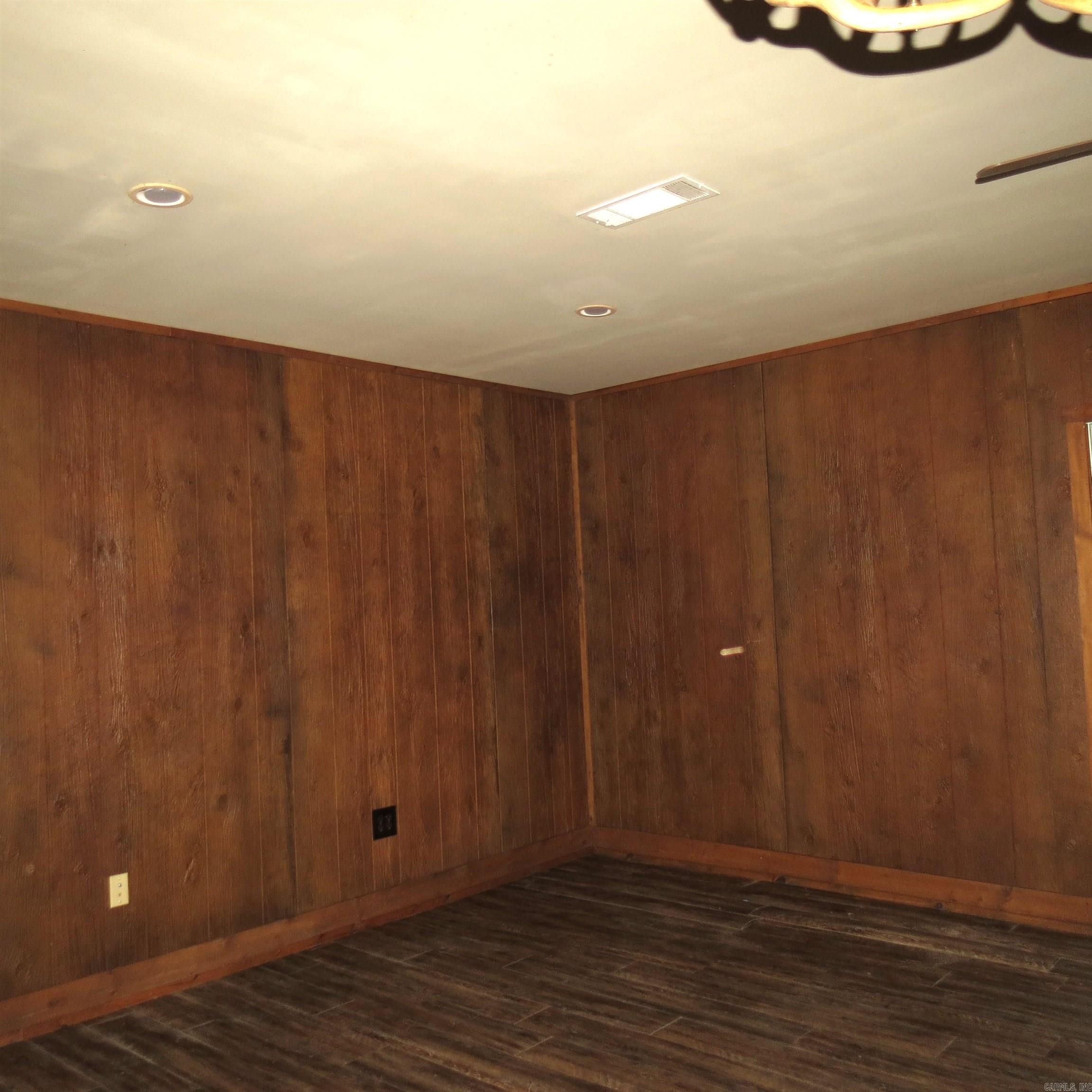 9201 Old Warren  Pine Bluff, AR