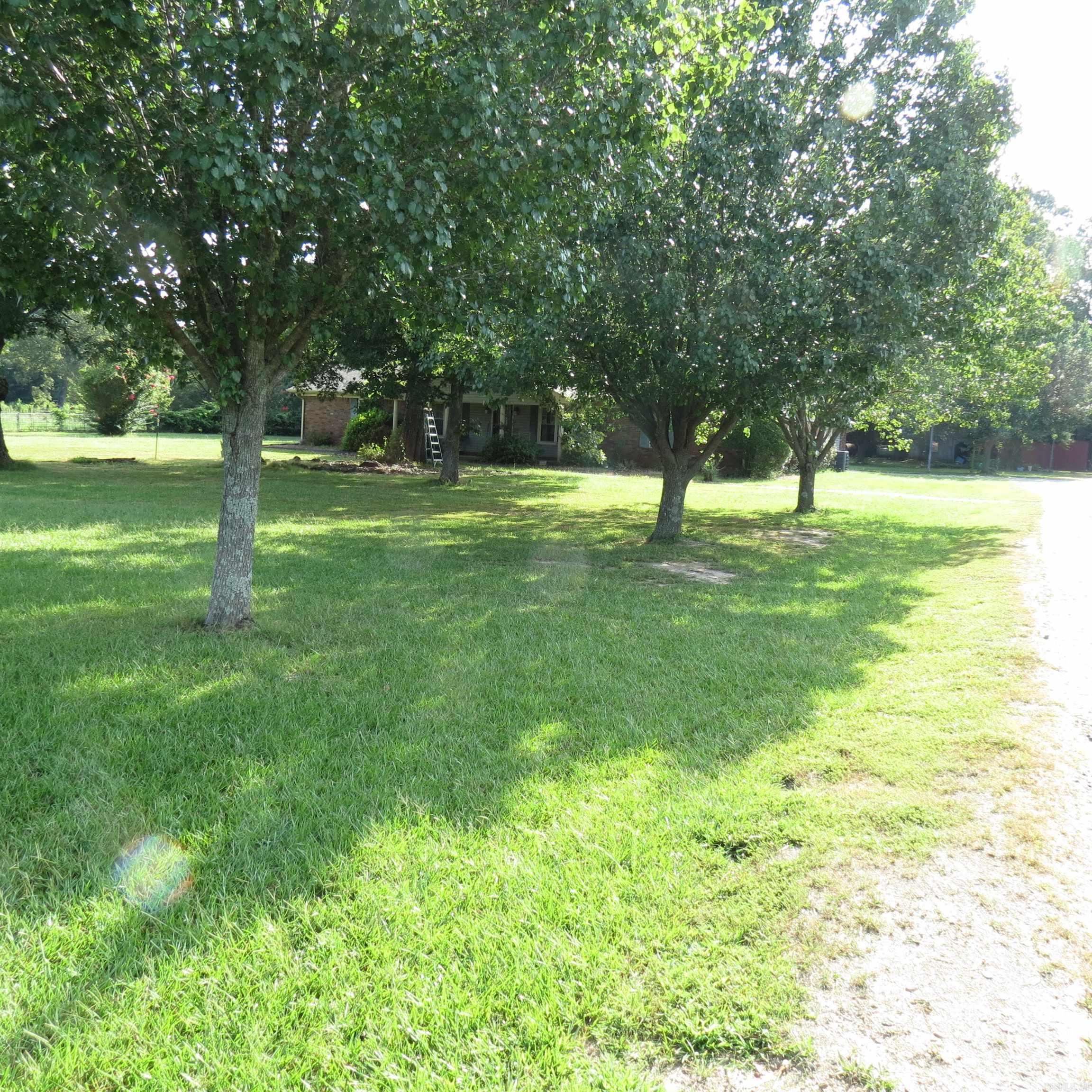 9201 Old Warren  Pine Bluff, AR