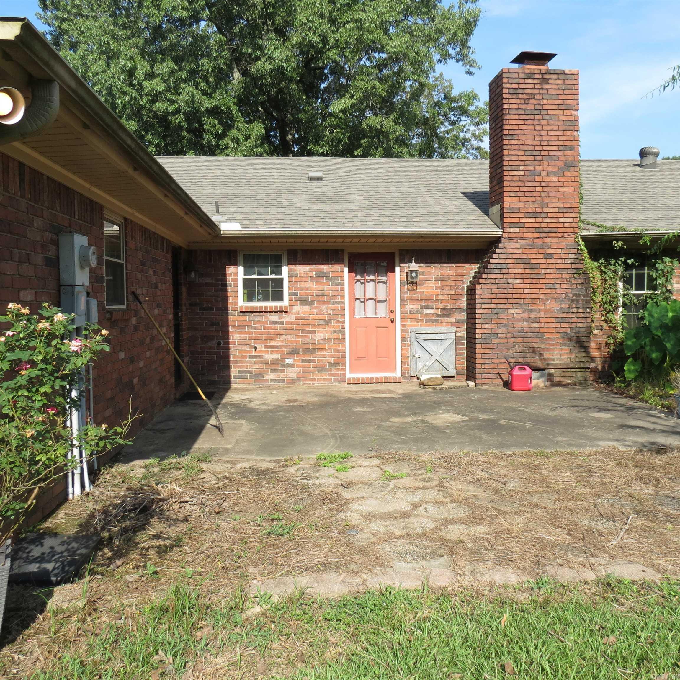 9201 Old Warren  Pine Bluff, AR