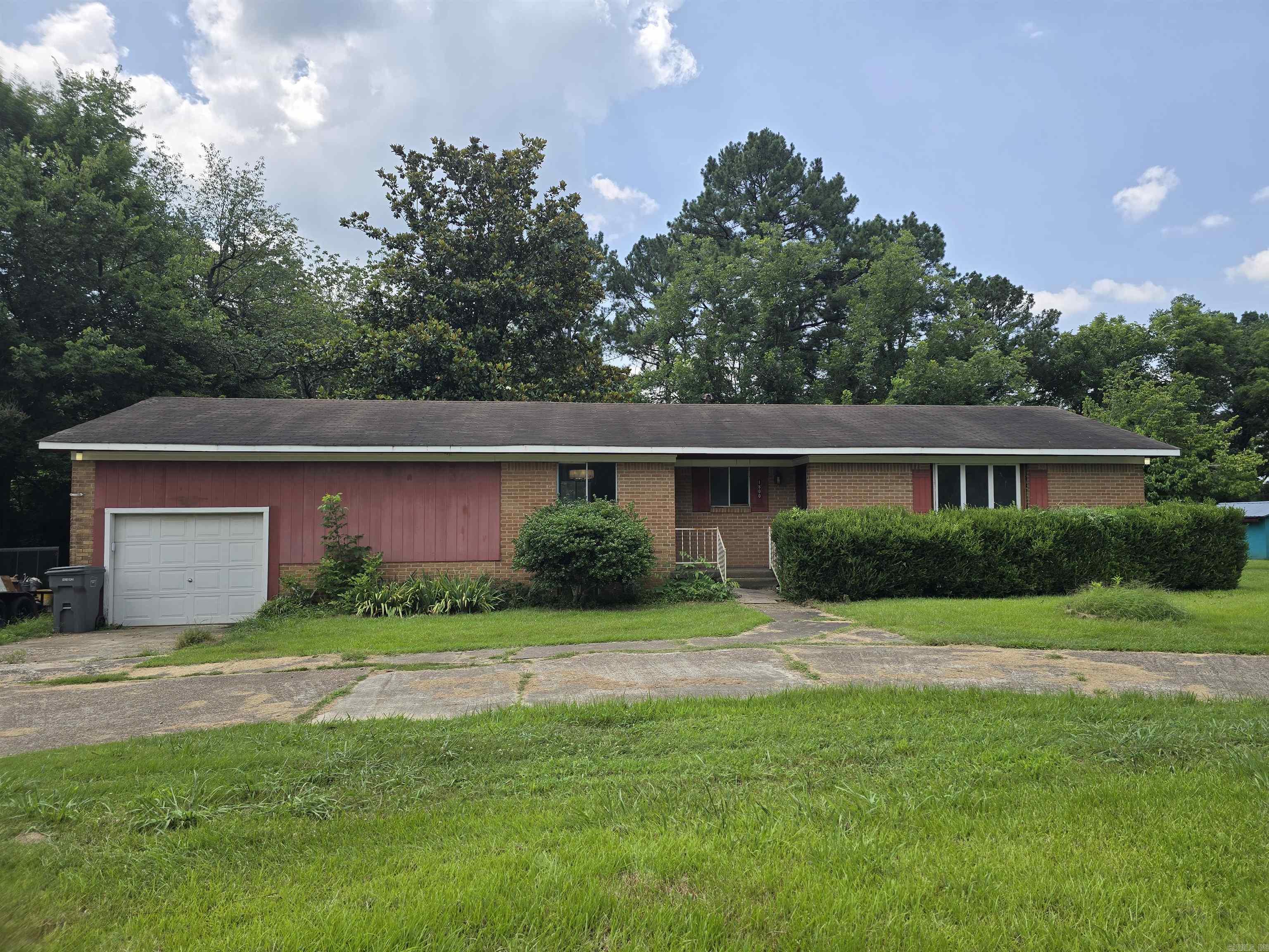 1800 White  Batesville, AR