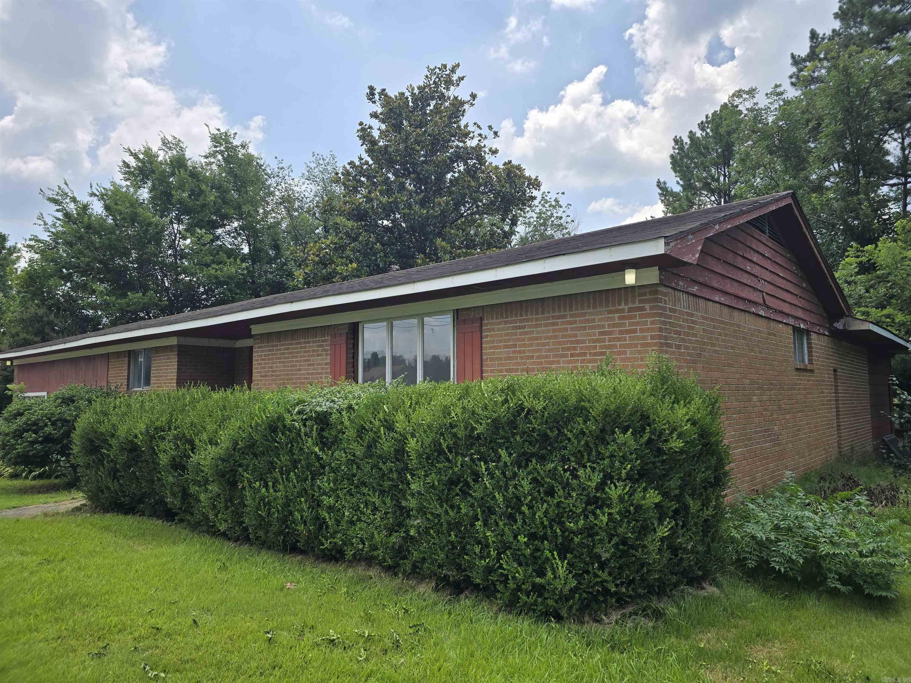 1800 White  Batesville, AR