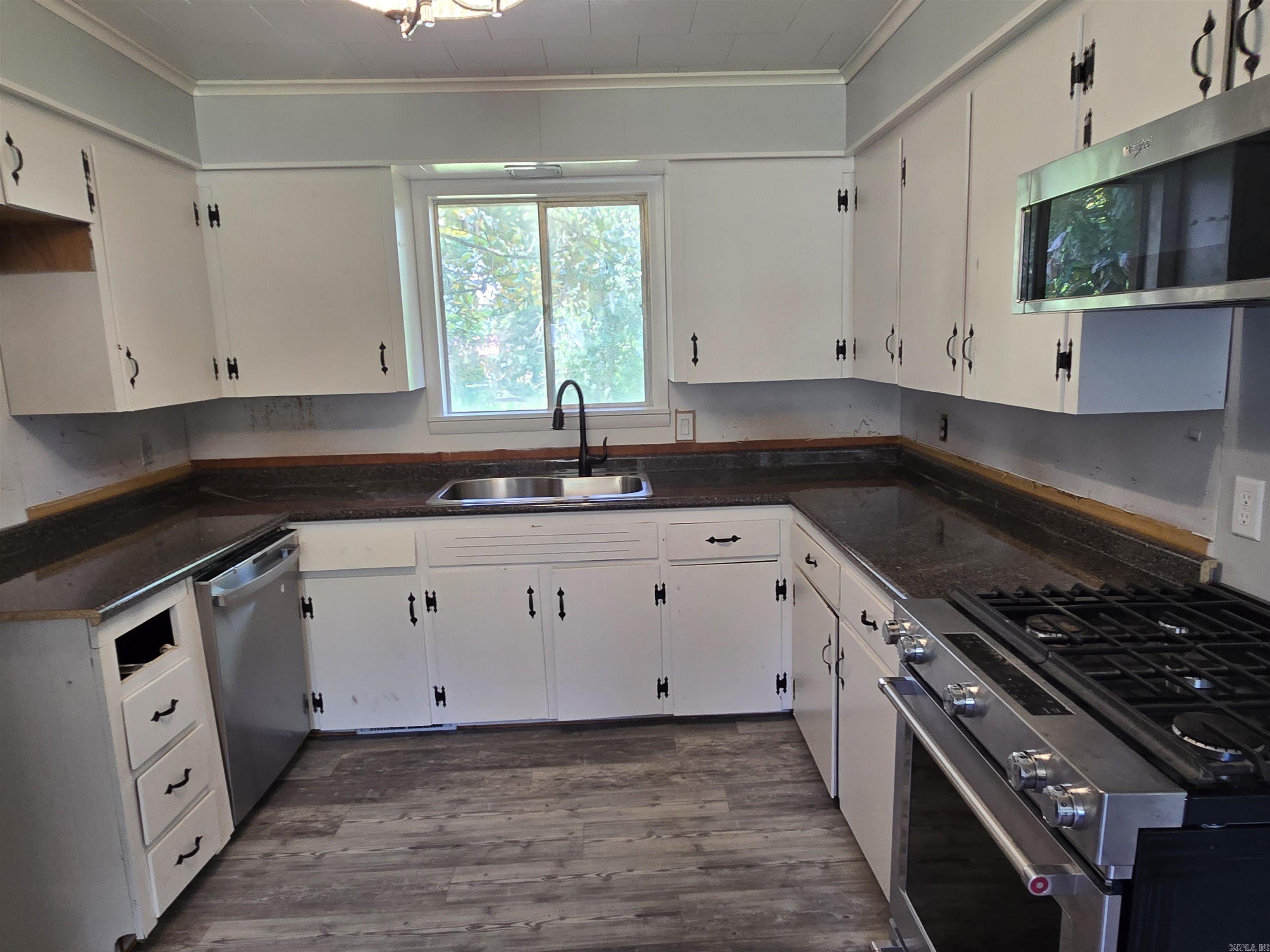 1800 White  Batesville, AR