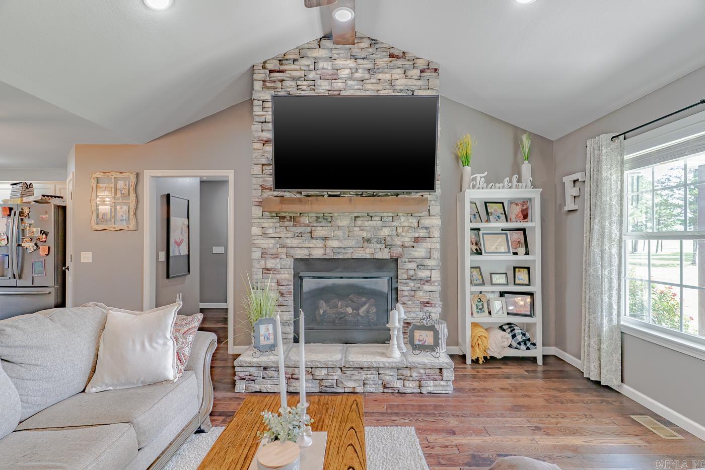 70 Dogwood  Calico Rock, AR