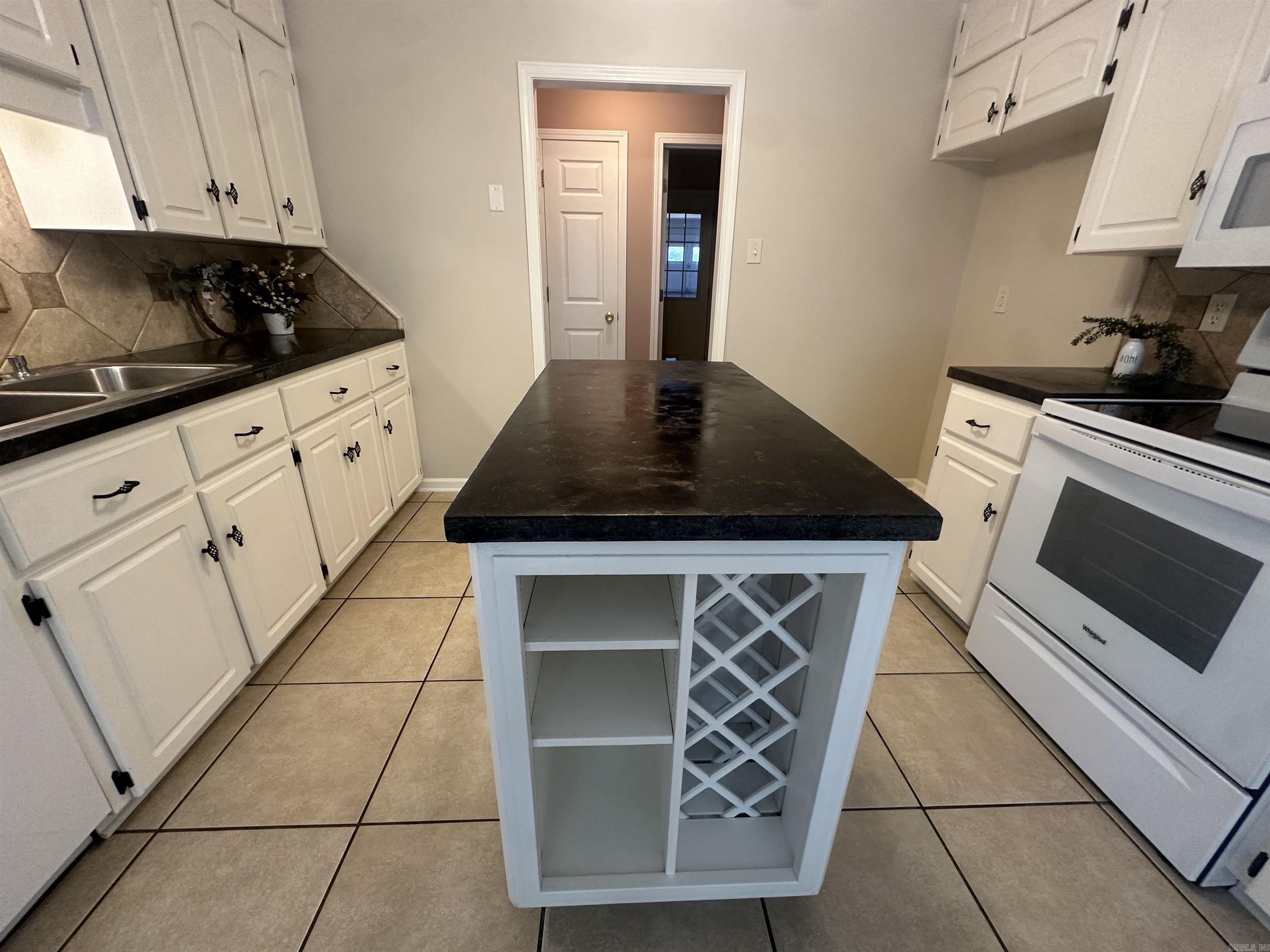 2024 N Hills Drive Cabot, AR 72023