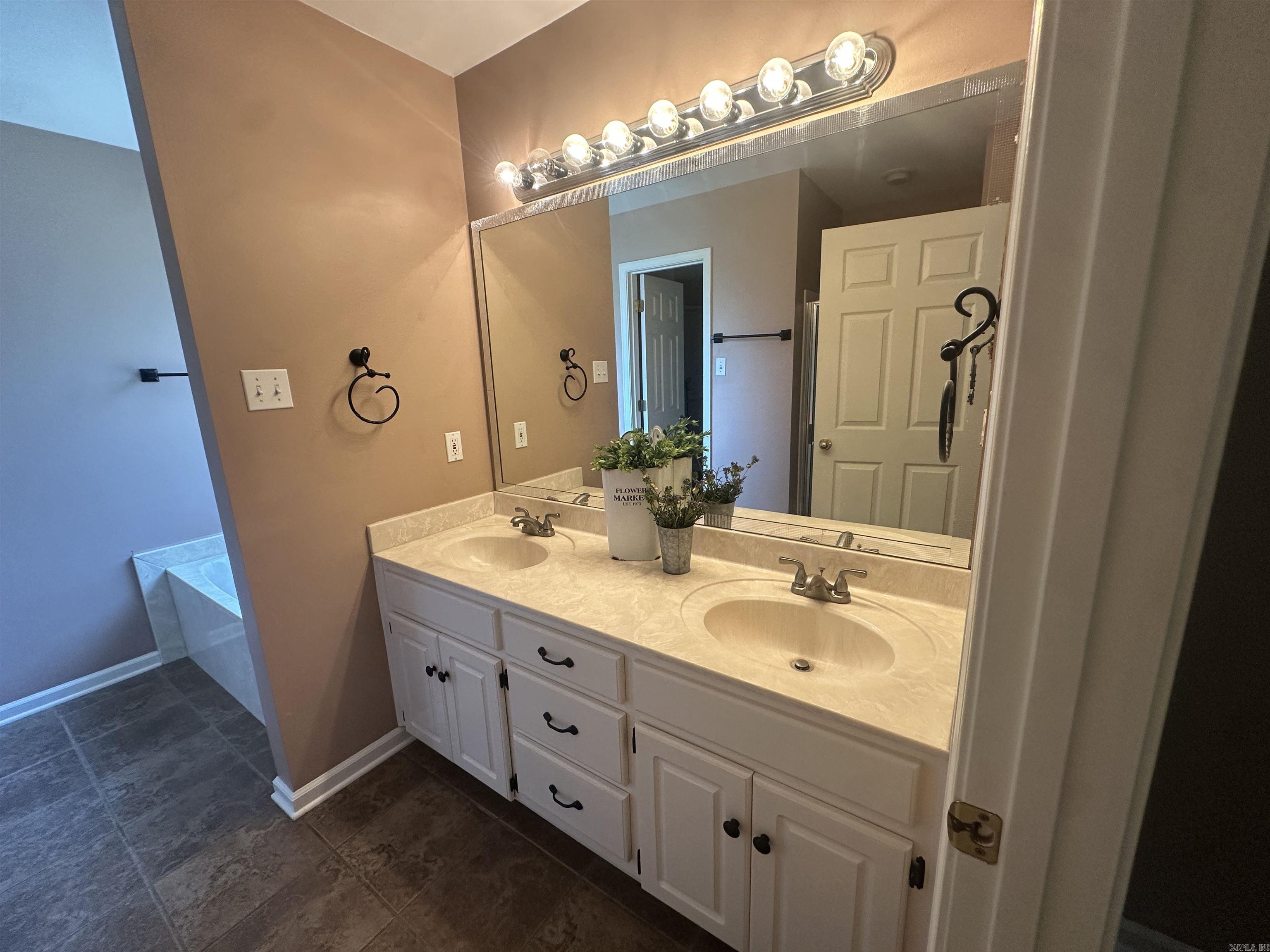 2024 N Hills Drive Cabot, AR 72023