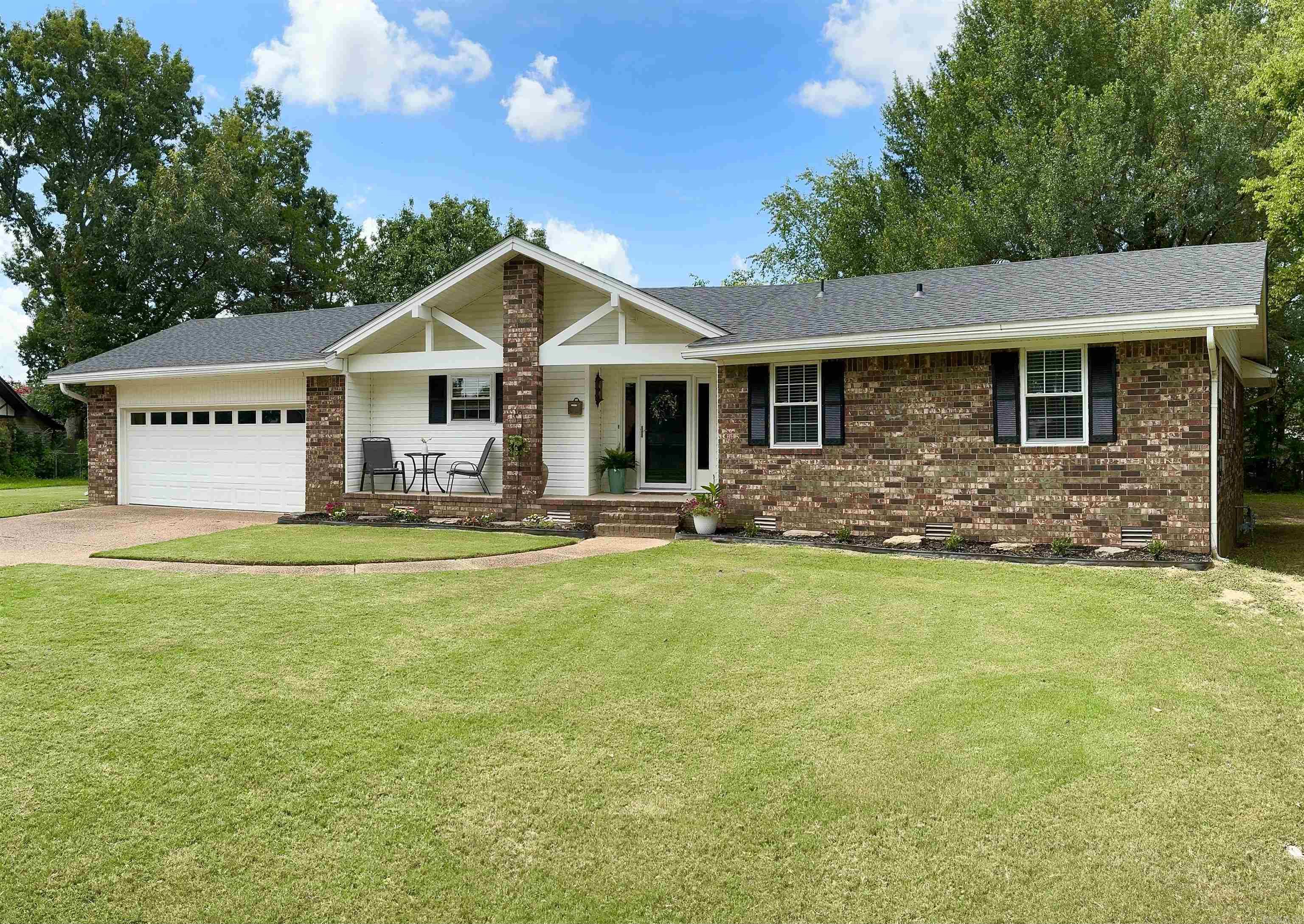 1 Summitt  Searcy, AR