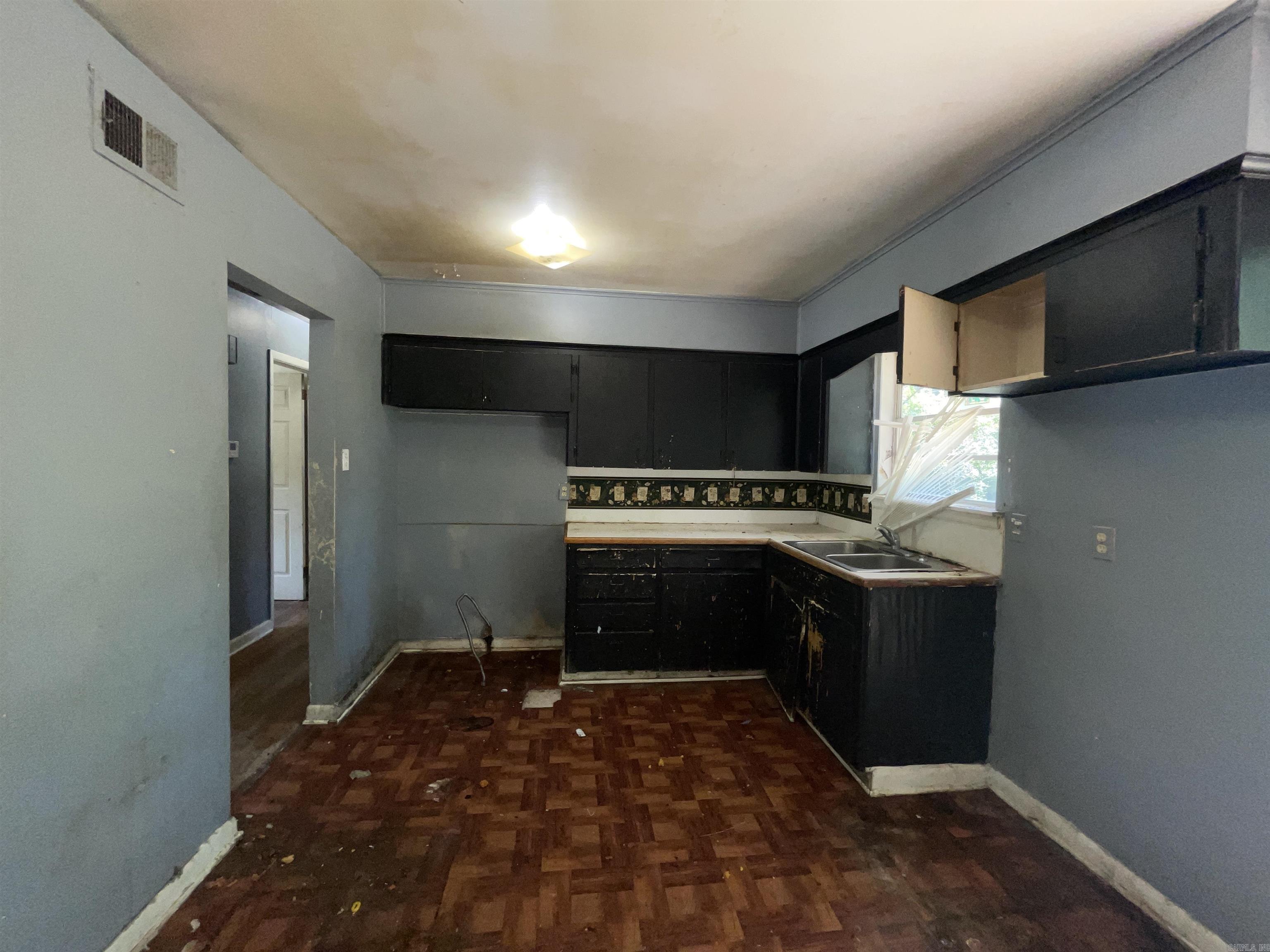 6909 Fairfield Dr  Little Rock, AR