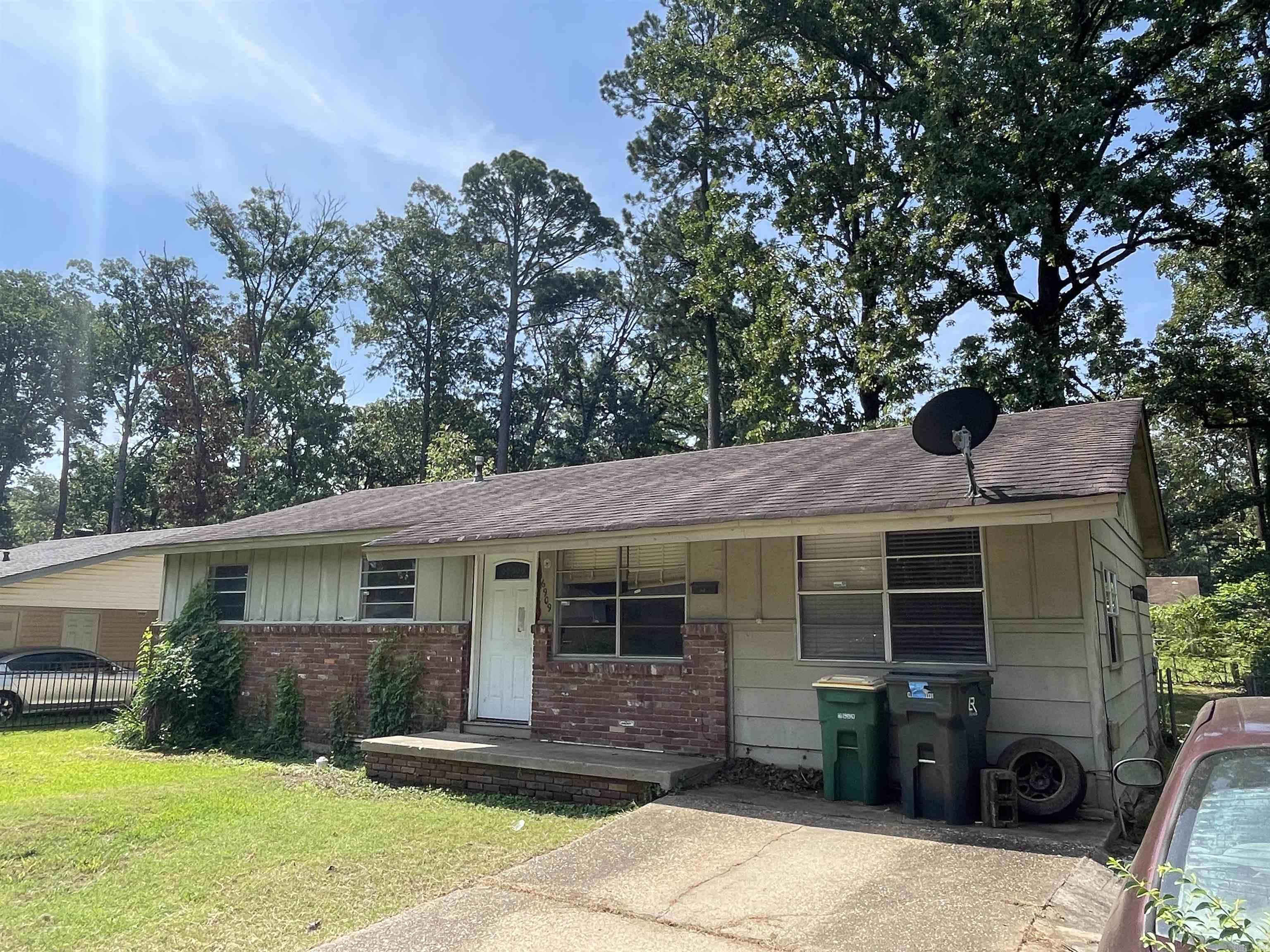 6909 Fairfield Dr  Little Rock, AR