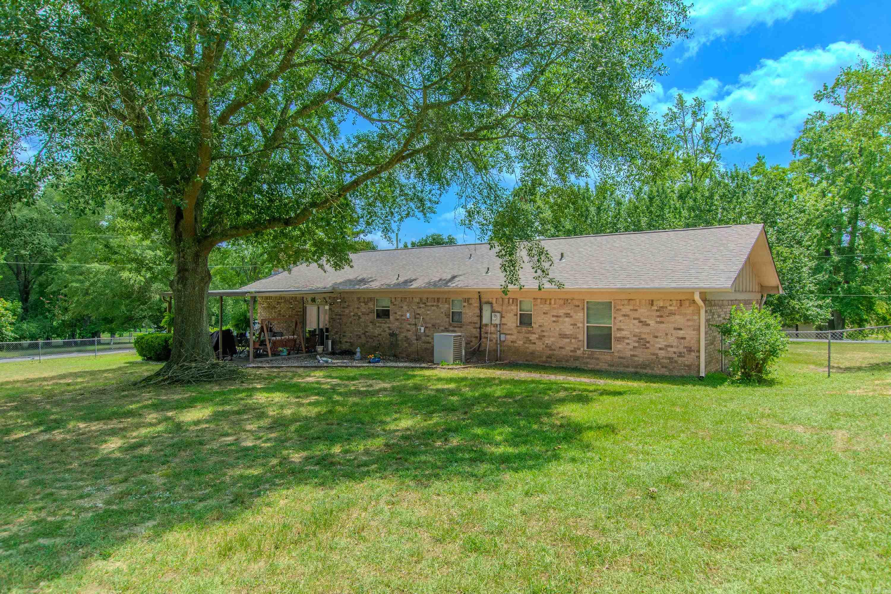 7014 Red Oak Drive  Benton, AR