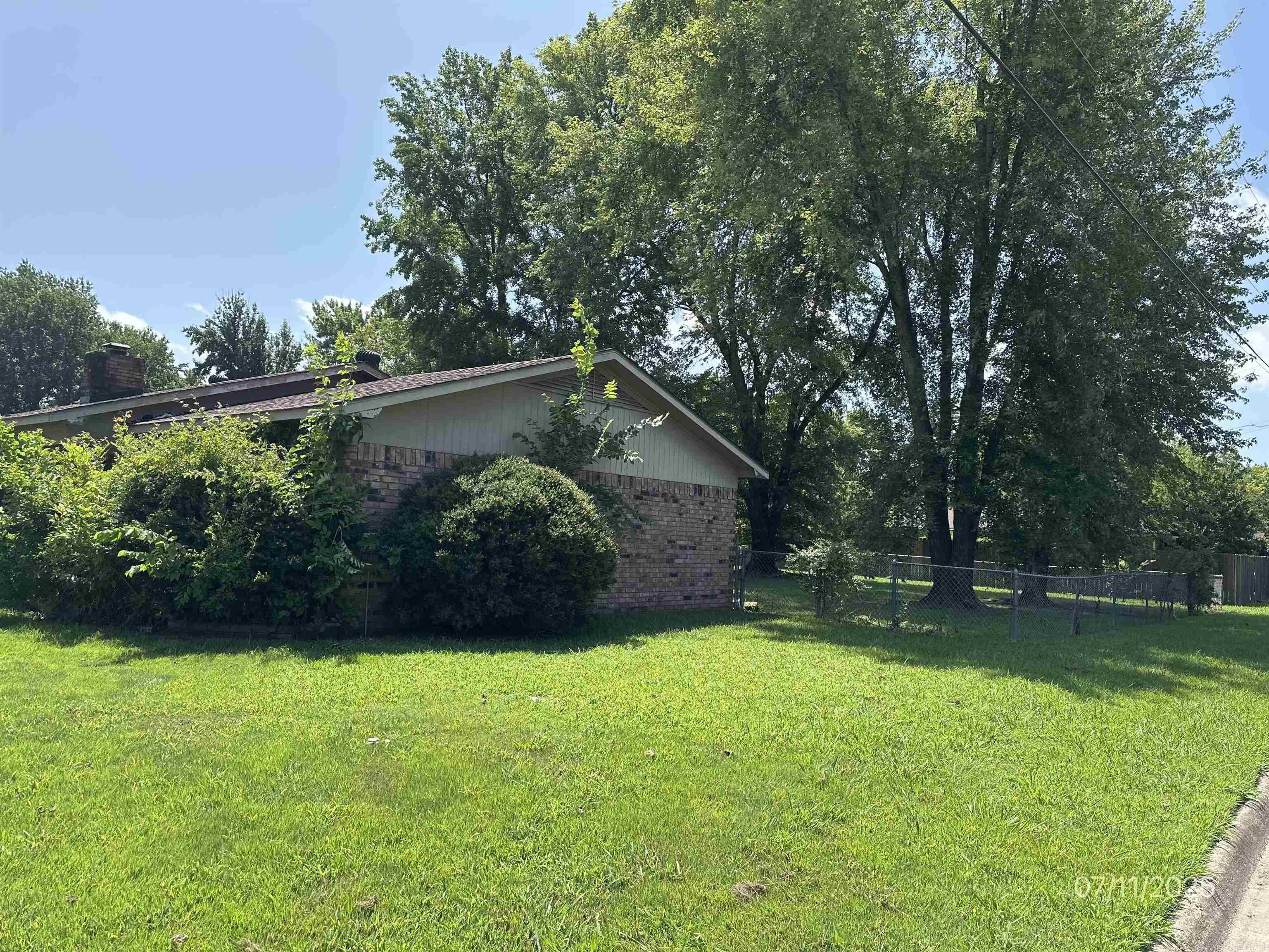 2102 E 14th  Russellville, AR