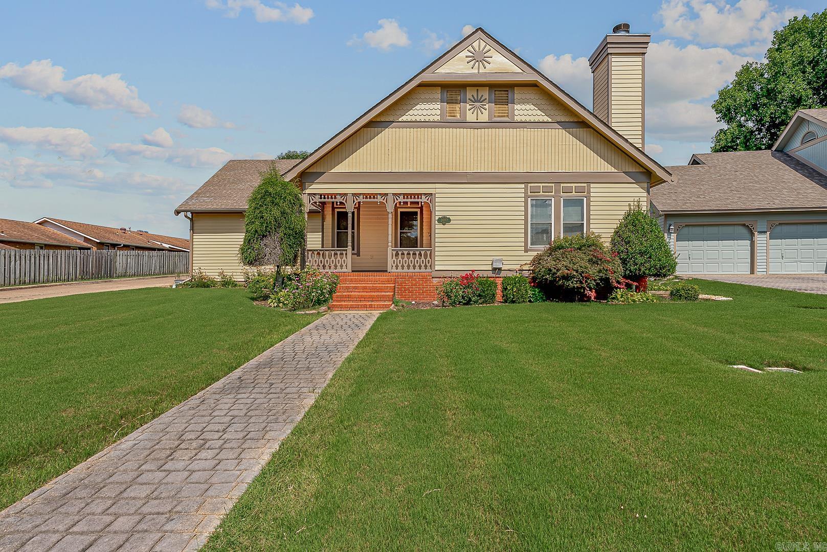 2607 Greenbriar