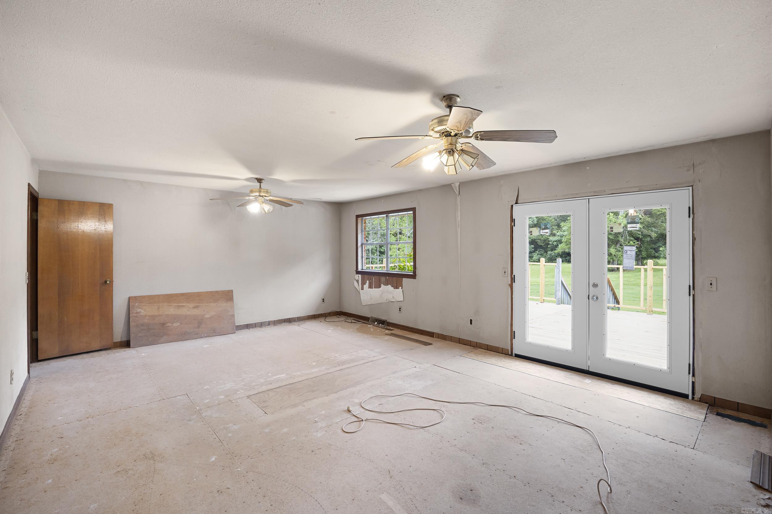 27480 W HWY 64  London, AR